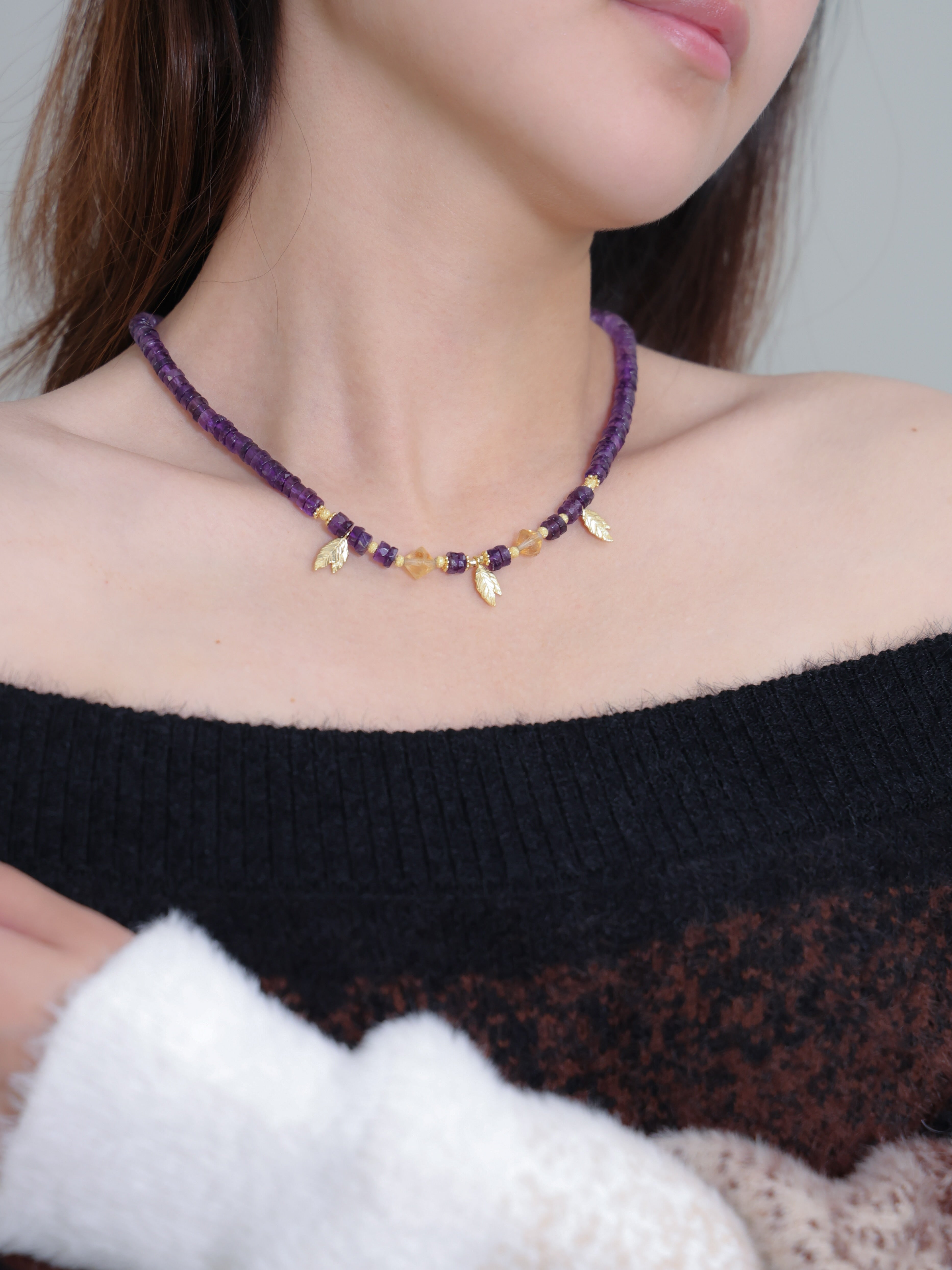 アメジスト ネックレス 着用 首元のアップ 鎖骨を彩る天然石