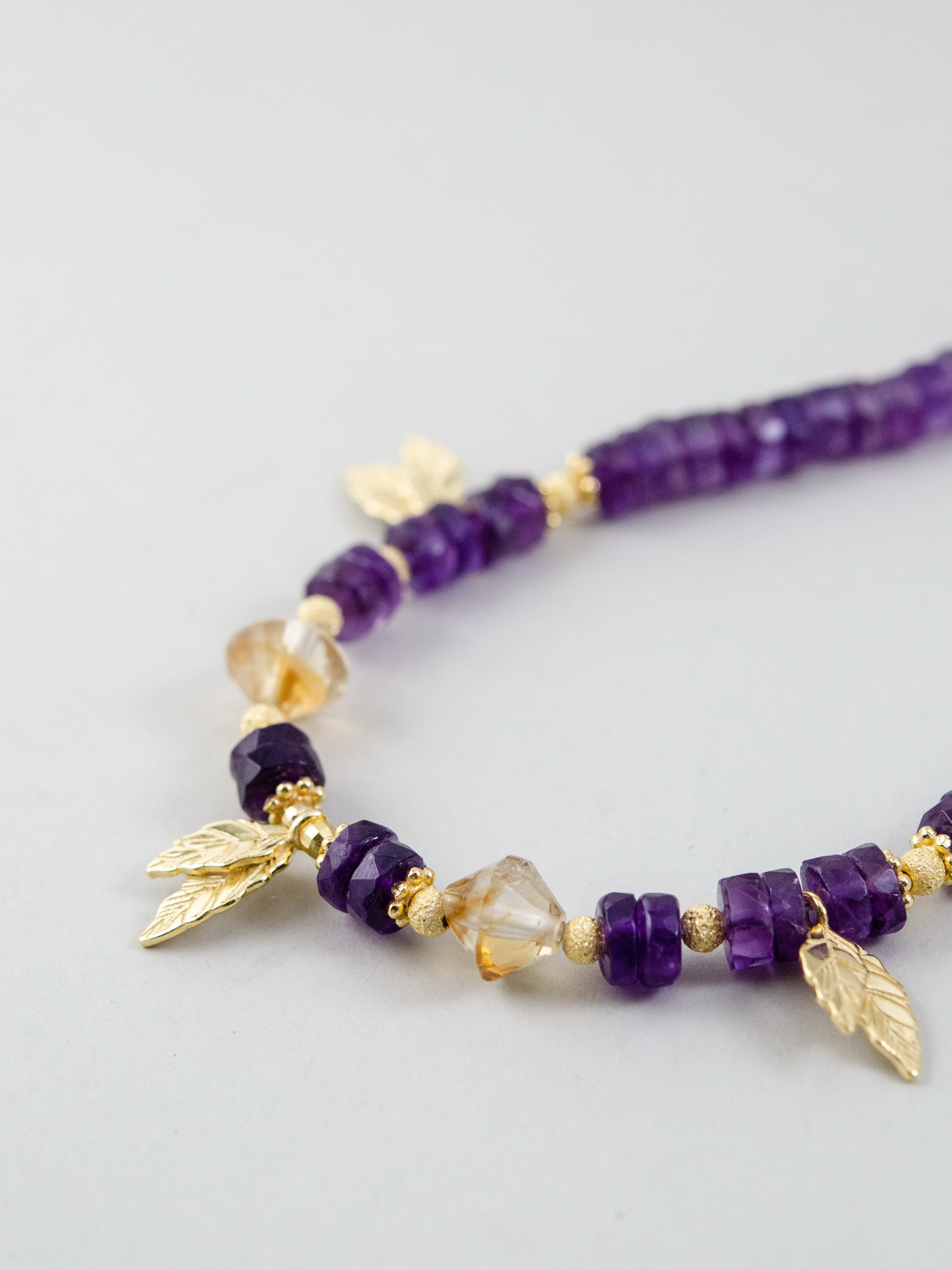 アメジスト タンブルカット ビーズ ディテール 天然石の質感