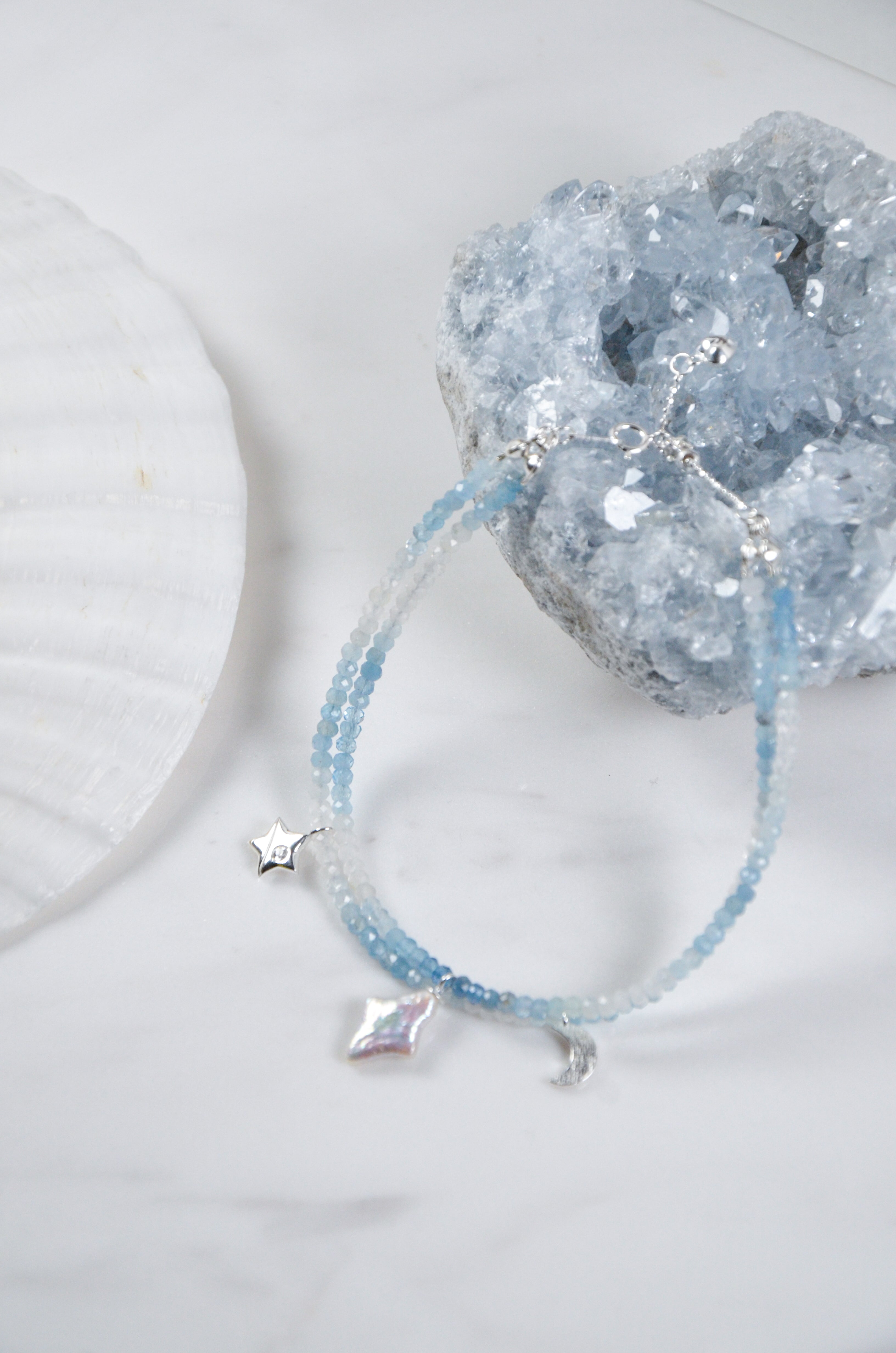 天然石 2連ブレスレット スタイリング 青い結晶と海と空の境界線 透明感あふれるブルー