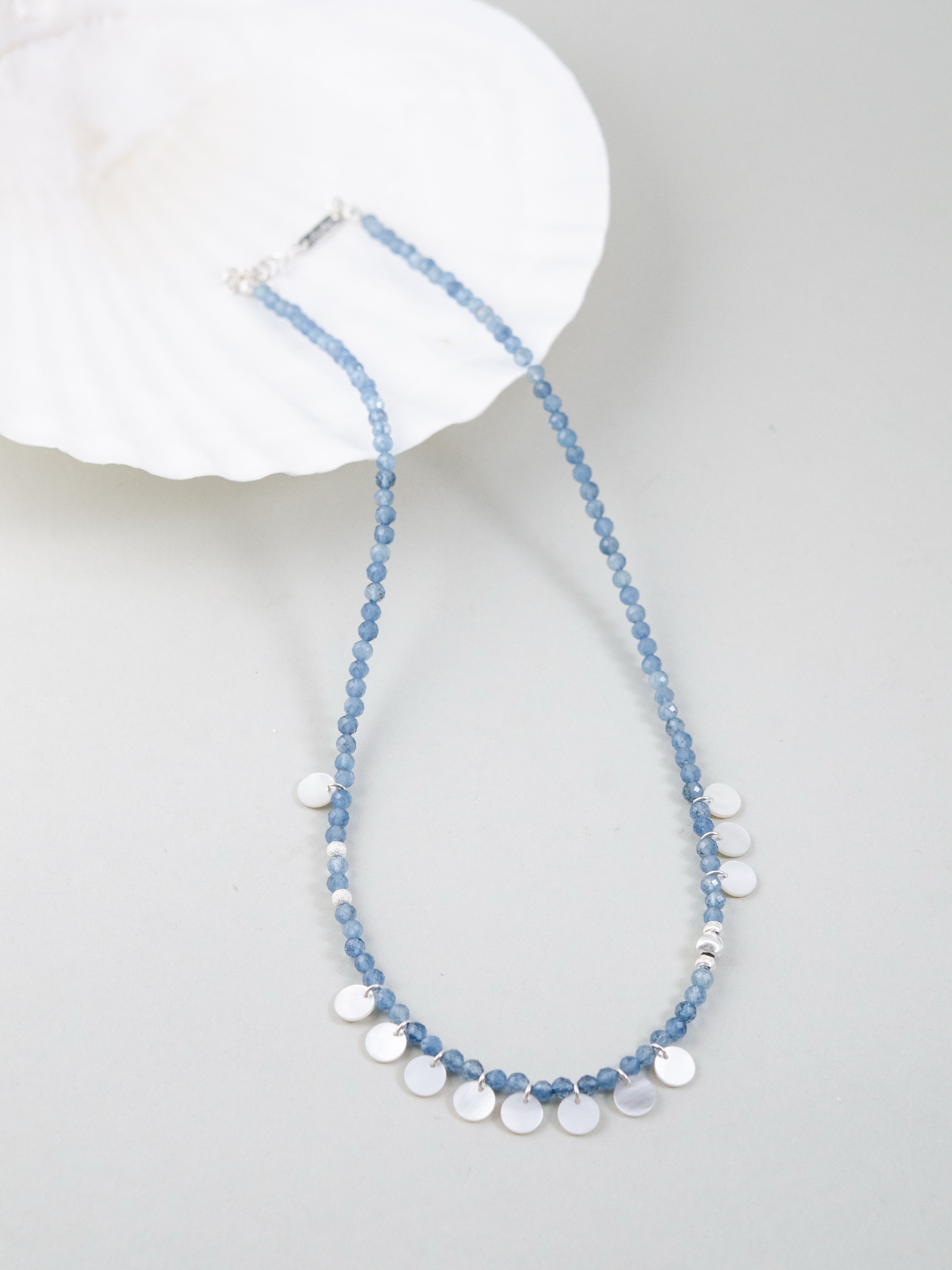 海のイメージ アクアマリン ネックレス シェルトレイ 俯瞰