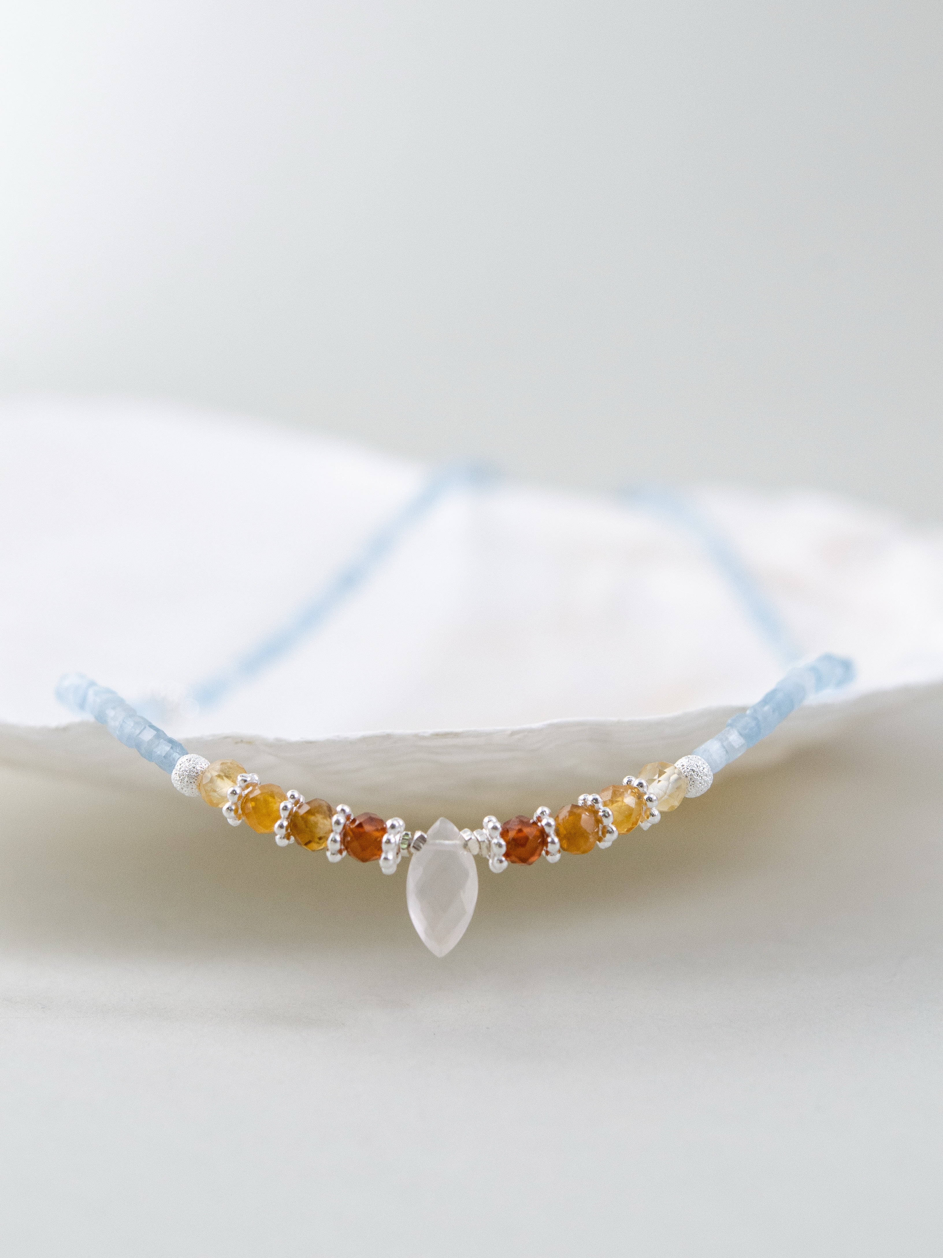 アクアマリン & ローズクォーツ ネックレス 海と陽だまりのパステル 3月誕生石 シェル ディスプレイ