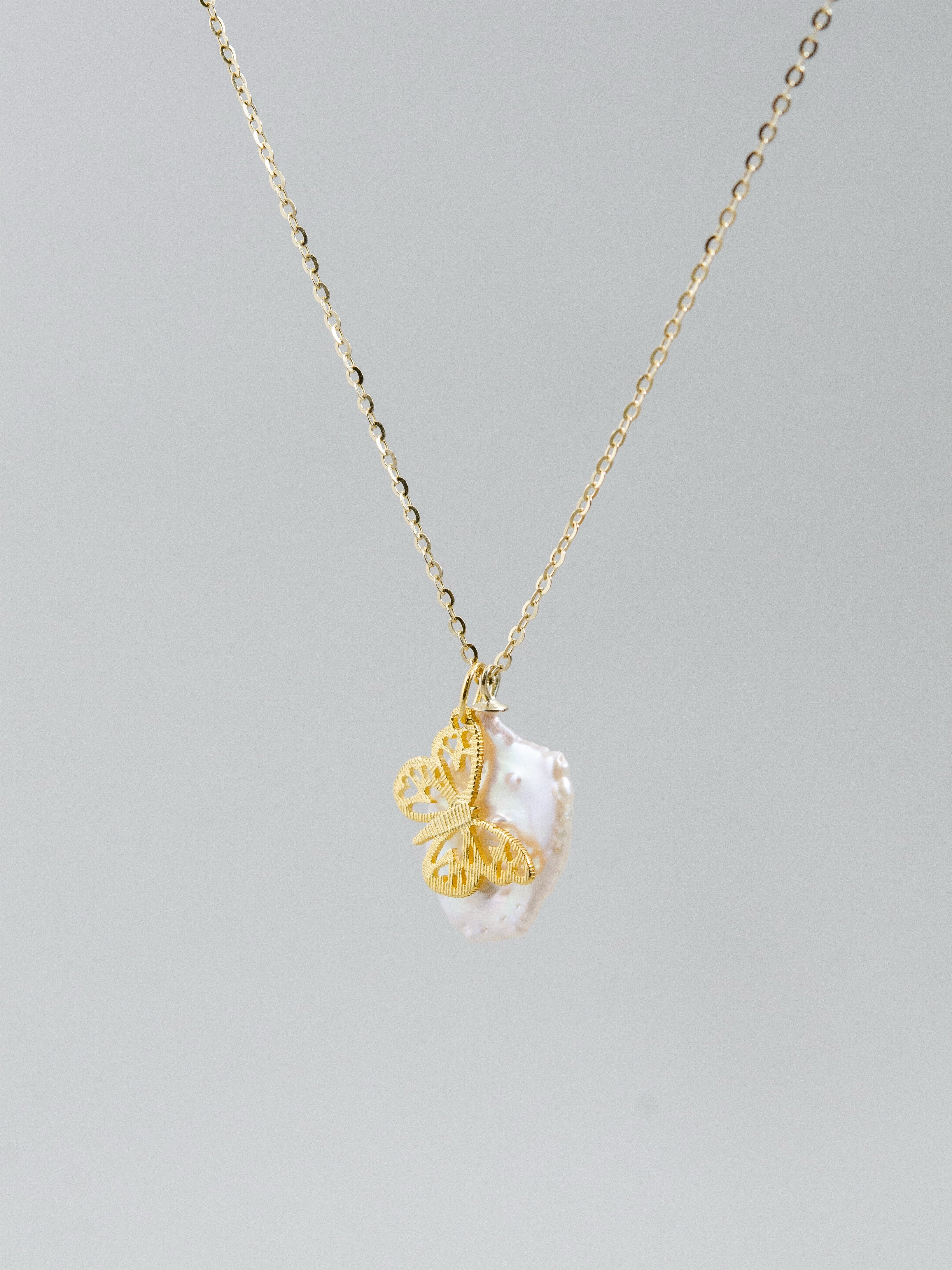 バロックパール & 蝶モチーフ ネックレス 拡大 パピヨン K14GP