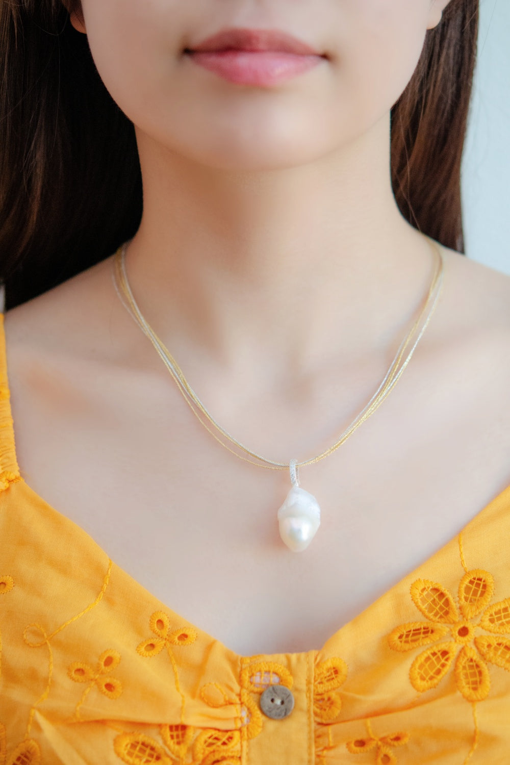 バロックパール ネックレス 着用画像 夏コーデ イエロー 爽やか 大粒