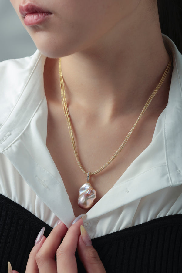 バロックパール ネックレス 着用画像 白シャツ オフィス コーデ 上品 大人