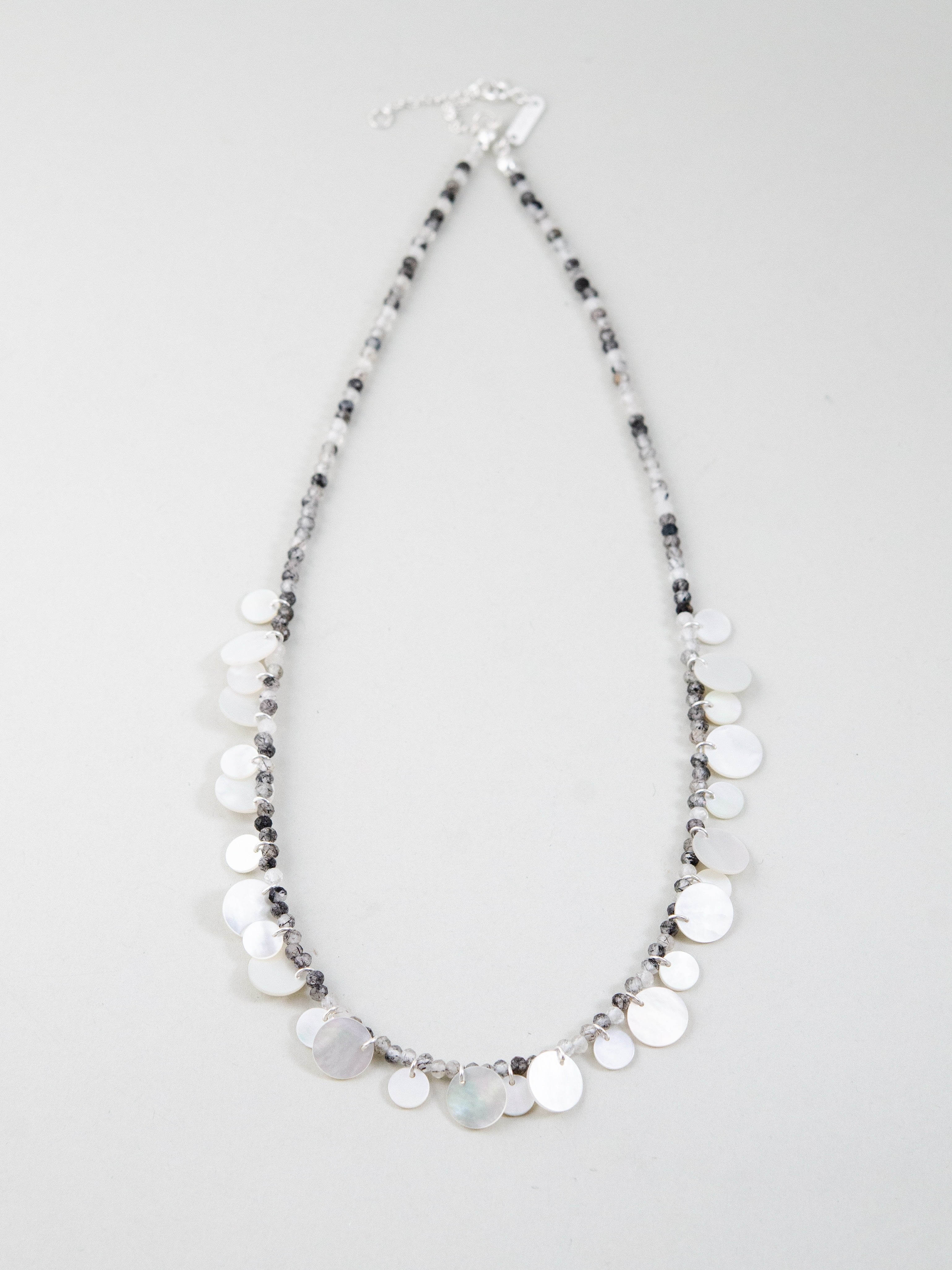 ブラックルチル 白蝶貝 ネックレス 平置き 円形配置