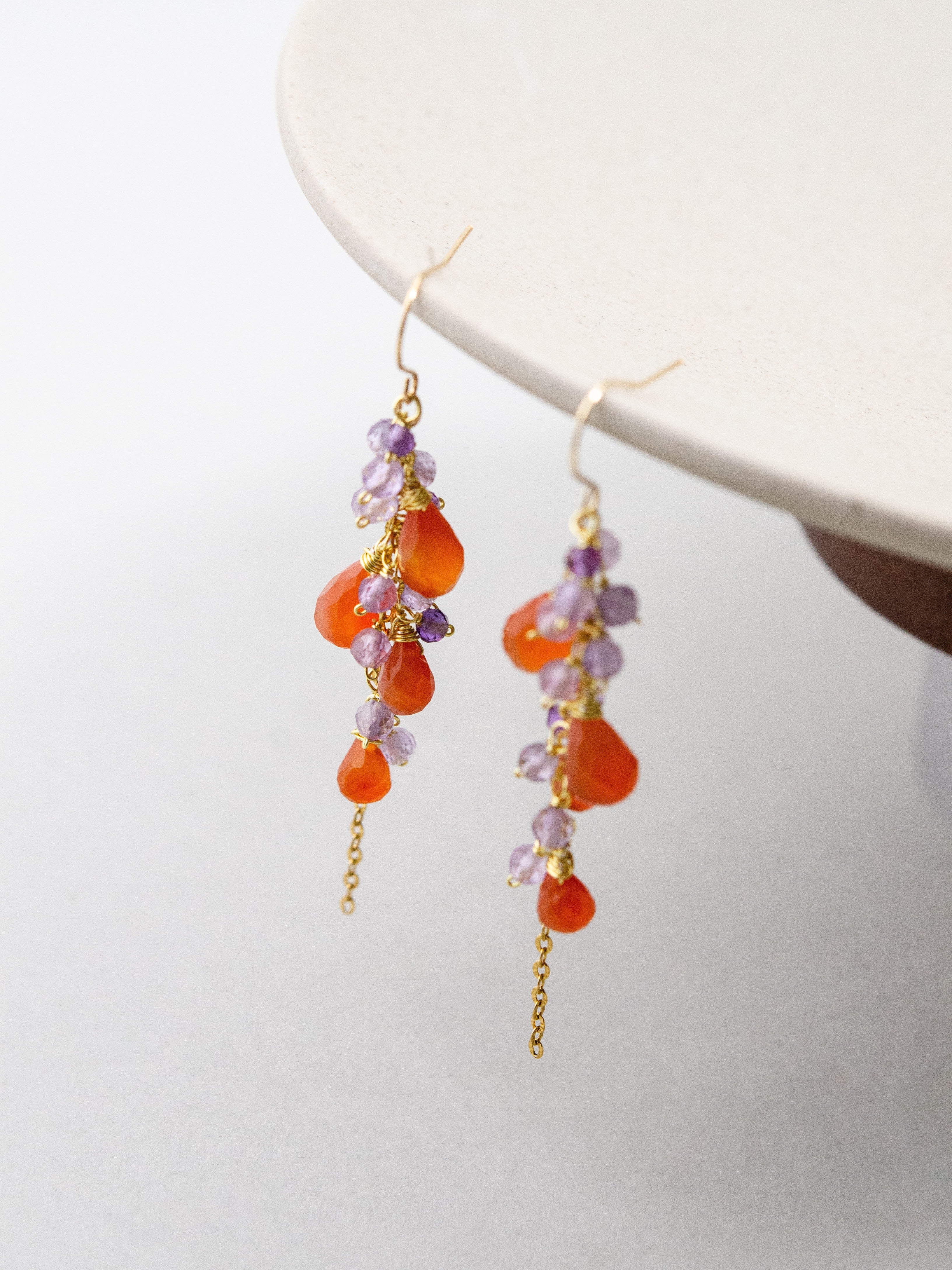 カーネリアン & アメジスト 揺れる ロングピアス 夕暮れの彩り 2月・7月誕生石