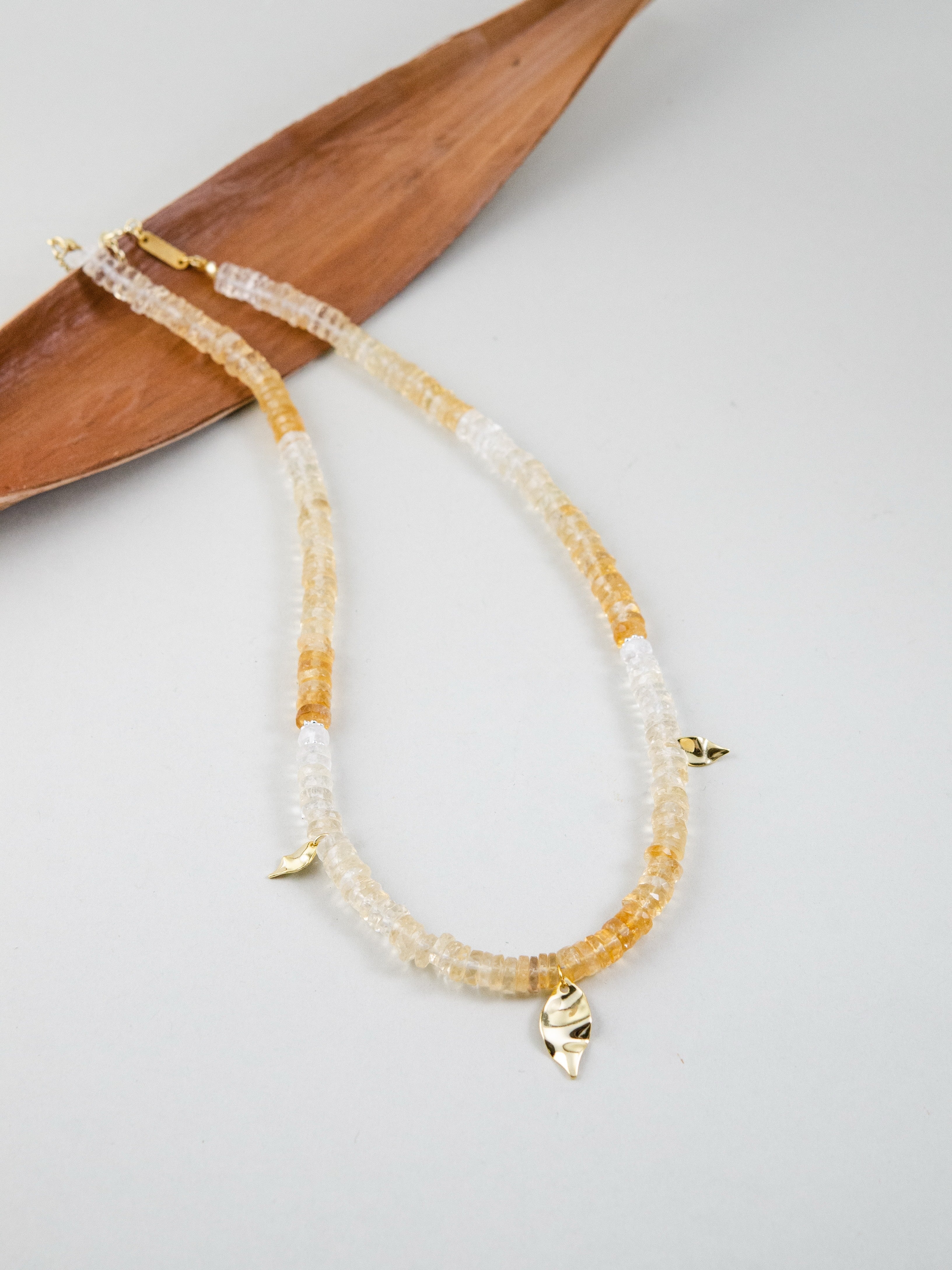 シトリン ネックレス ディスプレイ 全体図 黄金の木漏れ日のような輝き