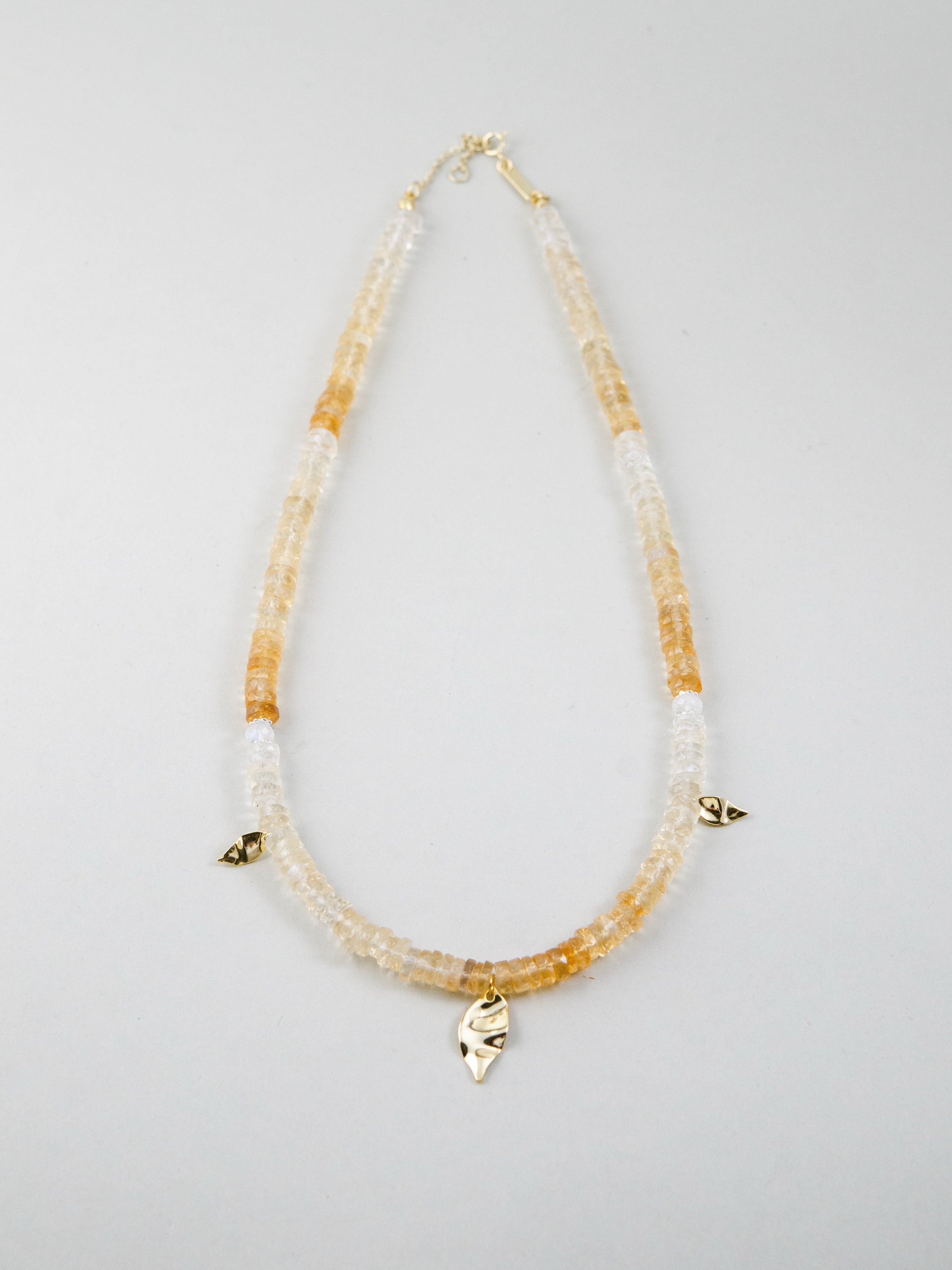 11月誕生石 シトリン ネックレス 平置き 白背景 全体図 K14GP