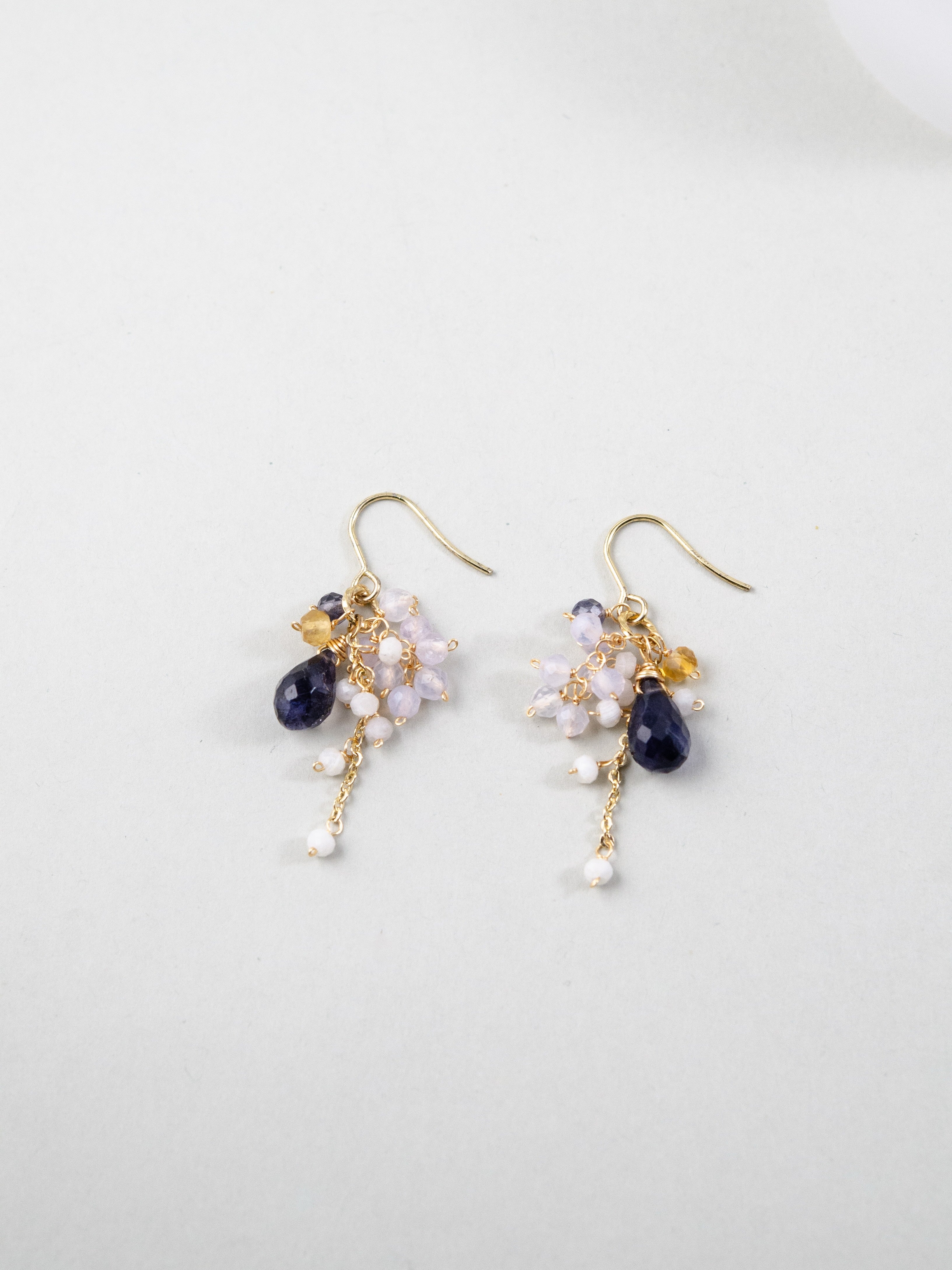 房状 ピアス デザイン 詳細 ラベンダーカラー 小粒 ビーズ