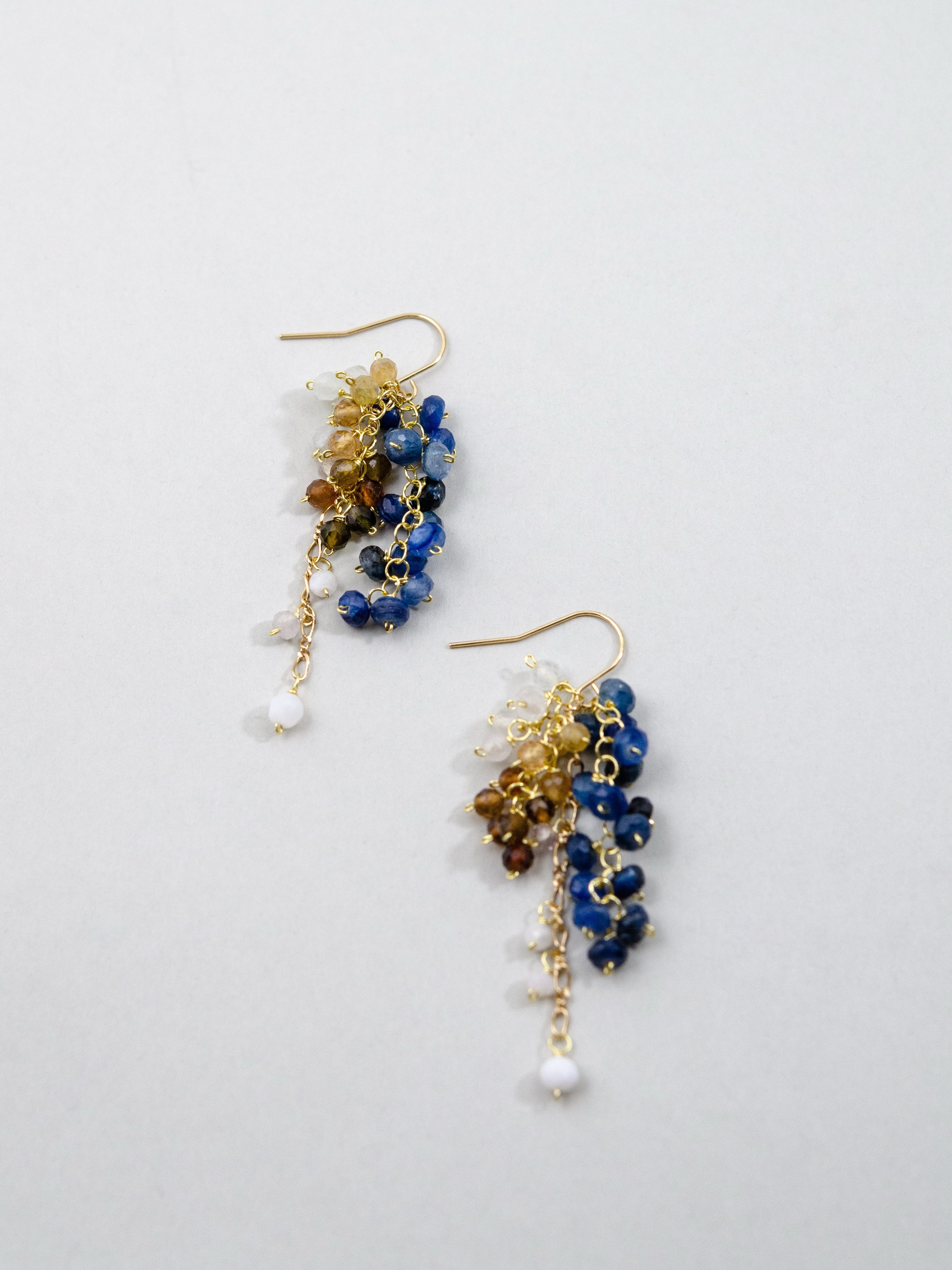 房状 ピアス デザイン 置き画 ボリューム 華やか ハンドメイド