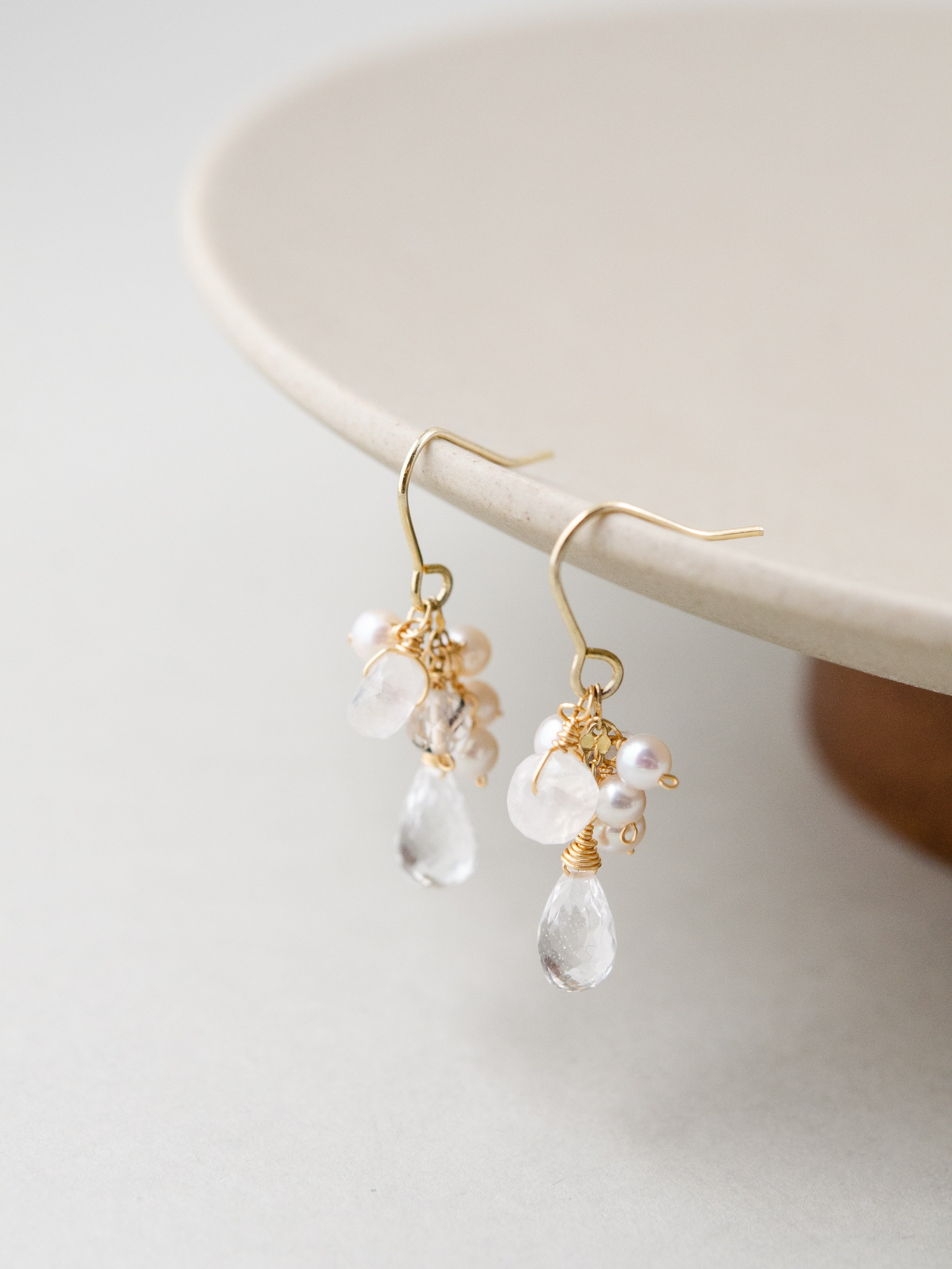 クリスタル & 淡水バロックパール ピアス〈白雪の雫〉| 天然石