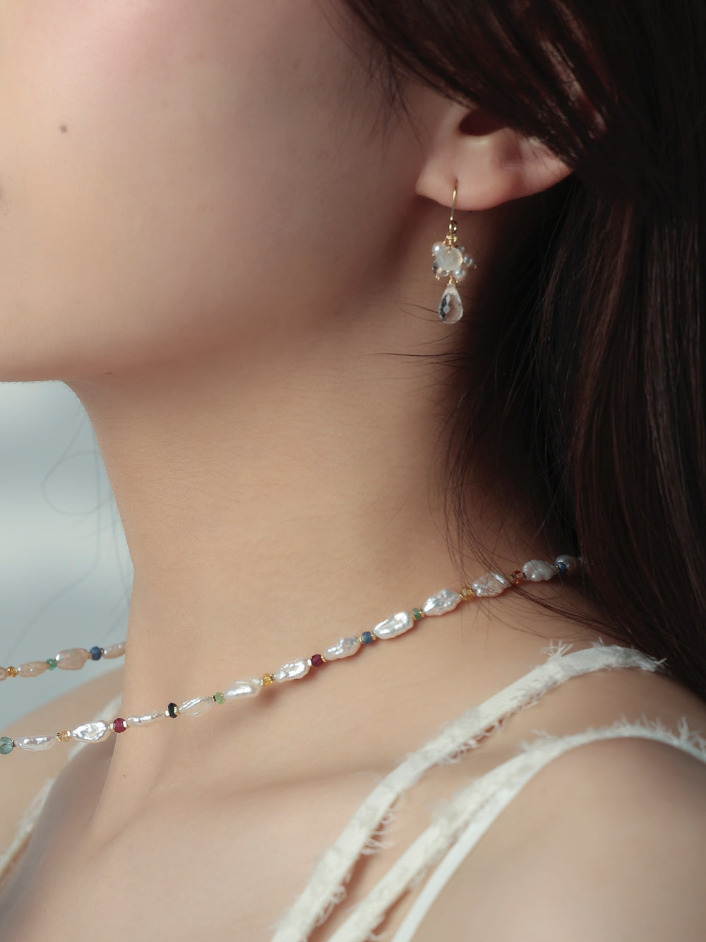 クリスタル ピアス着用 パールネックレスとのコーディネート ブライダル・フォーマル