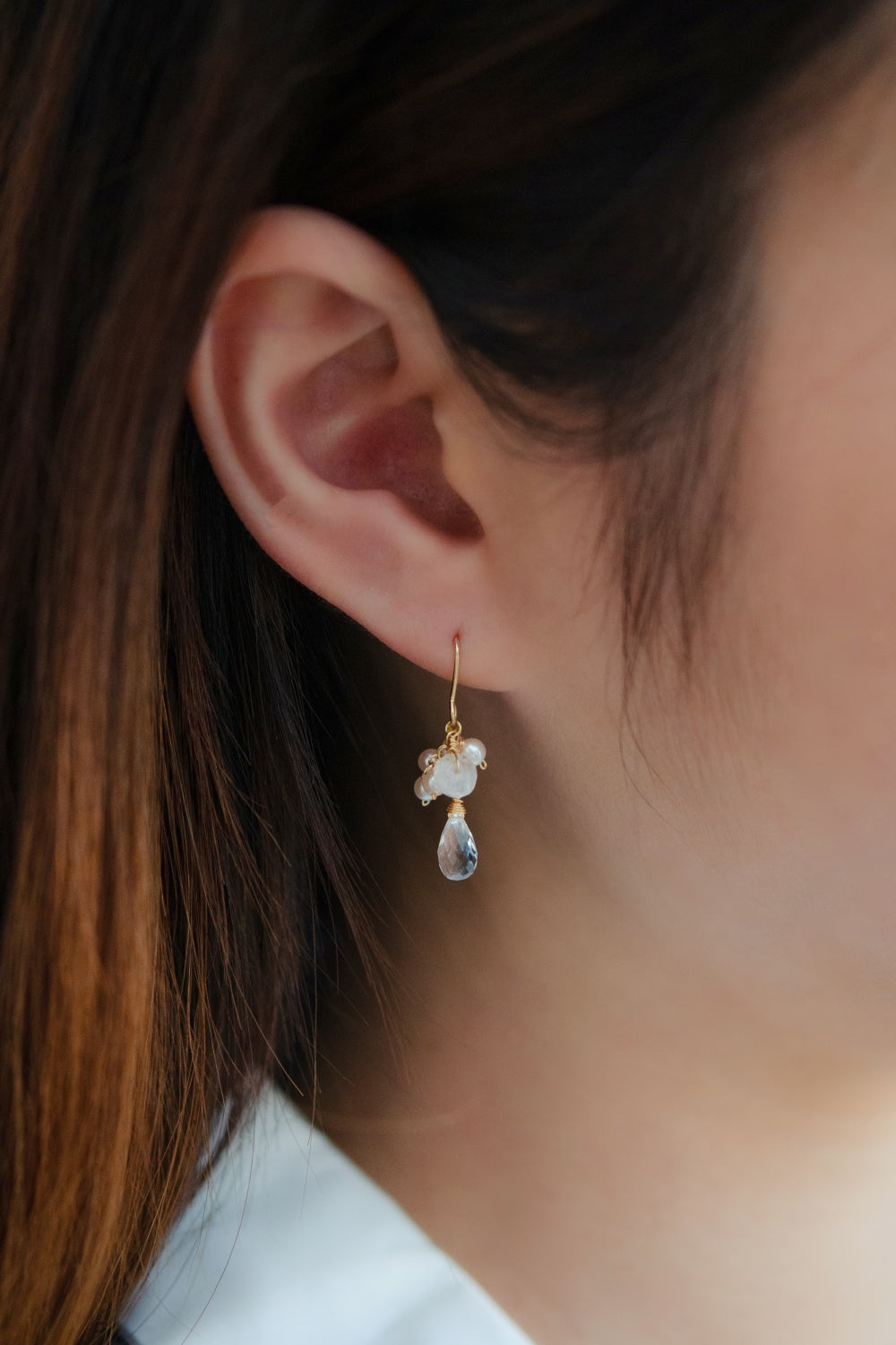 淡水バロックパール ピアス着用 上品な横顔 天然石 14kgf