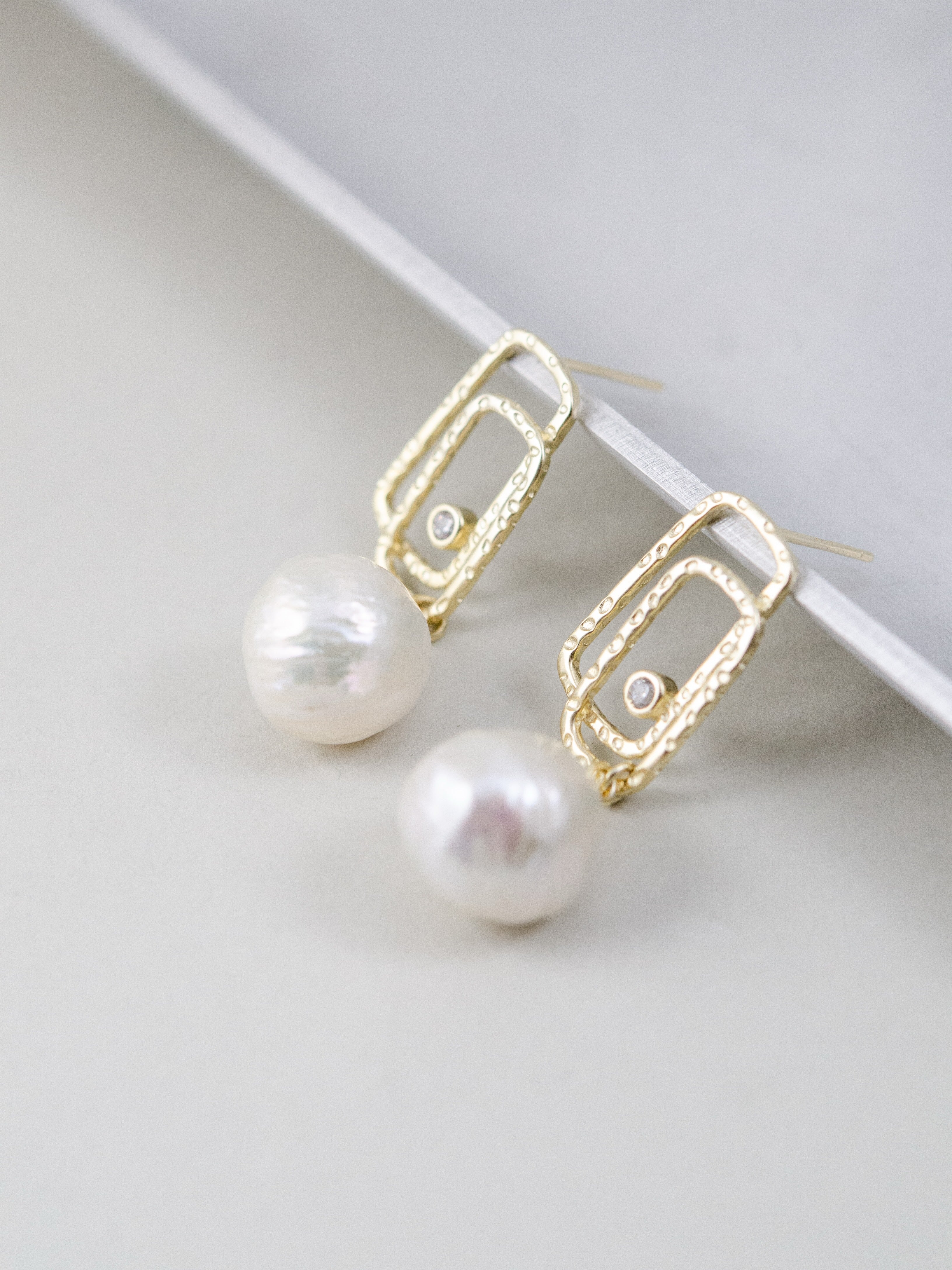 淡水パール＆リンク ピアス〈輪がふたつ、下に白い玉〉SV925 シルバー