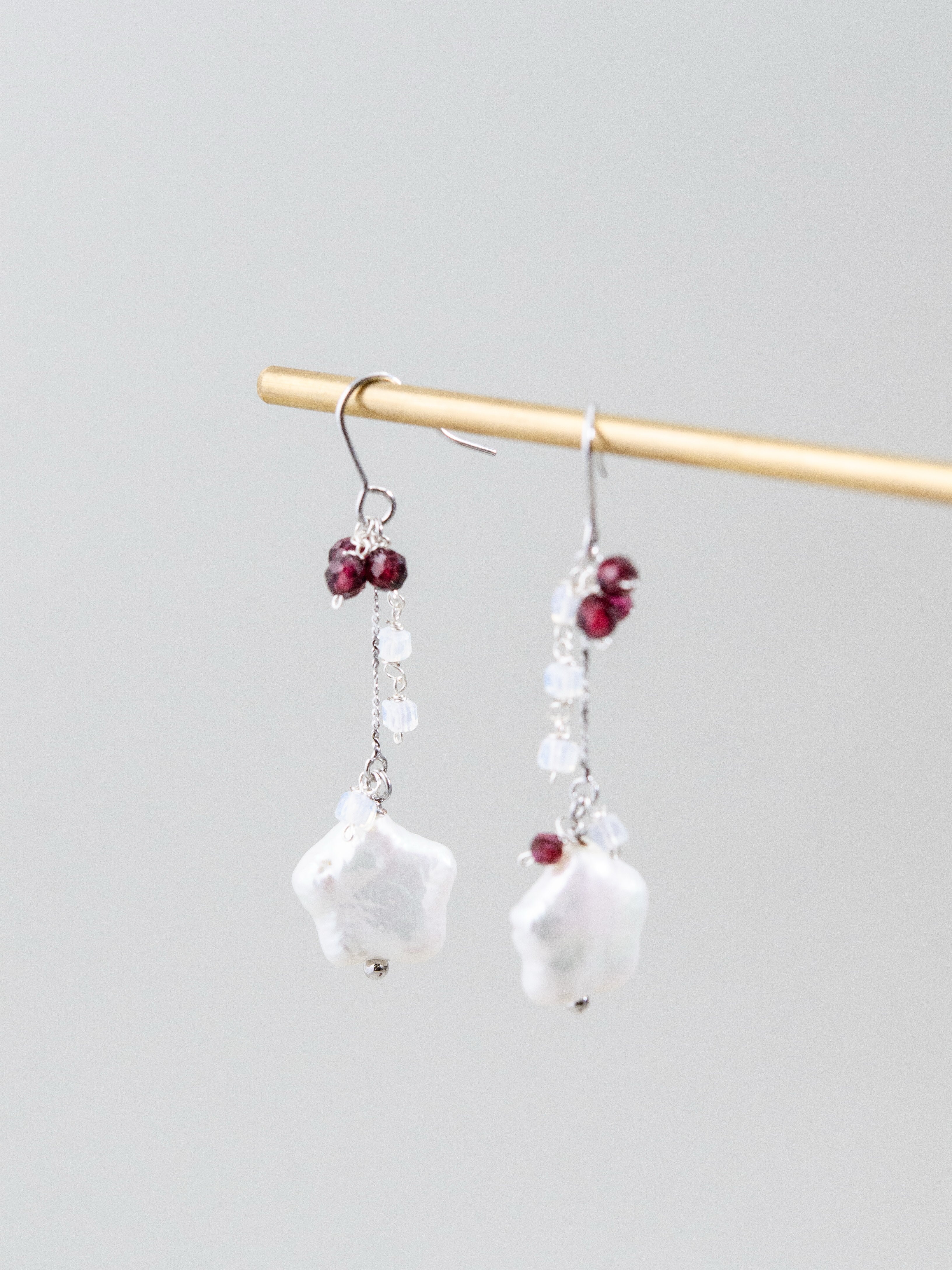 揺れる ロングピアス 14kgf 側面 デザイン 星モチーフ