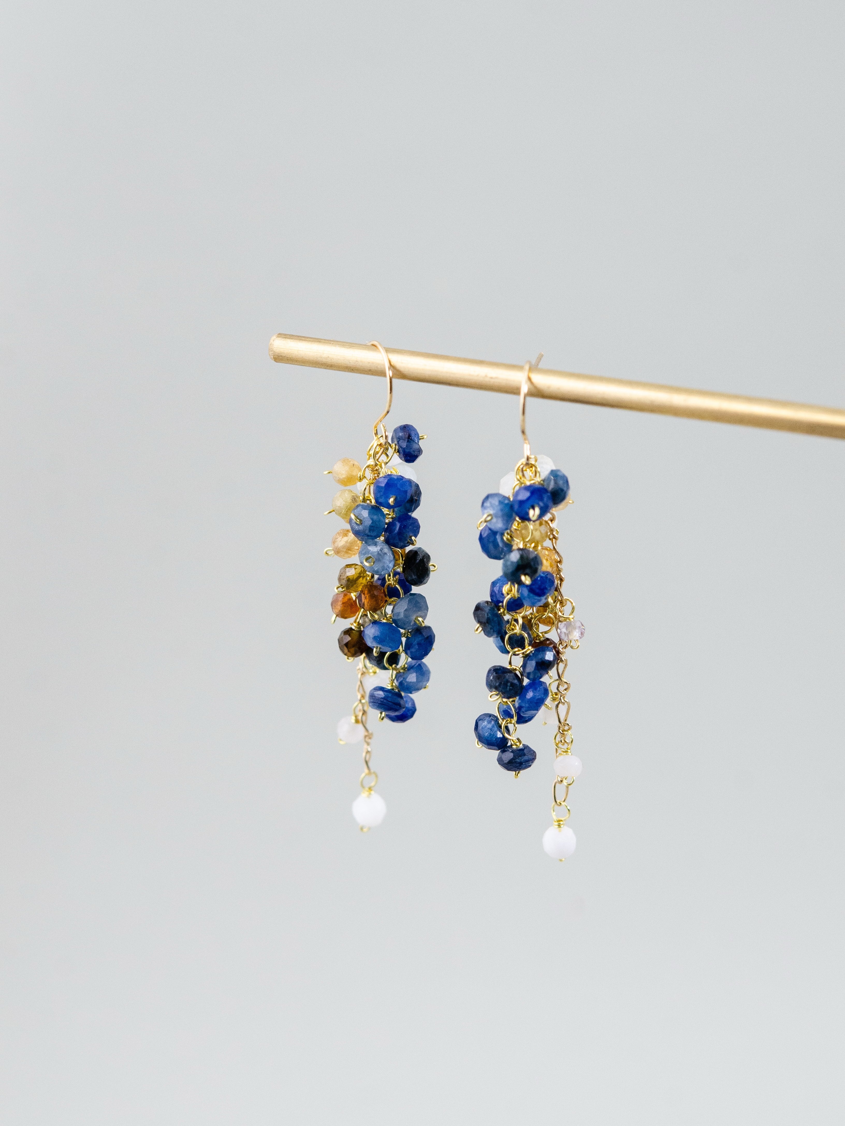 カイヤナイト&トルマリン ピアス〈藍と琥珀、先はひと粒〉10月誕生石 カイヤナイト&トルマリン ピアス〈藍と琥珀、先はひと粒〉10月誕生石