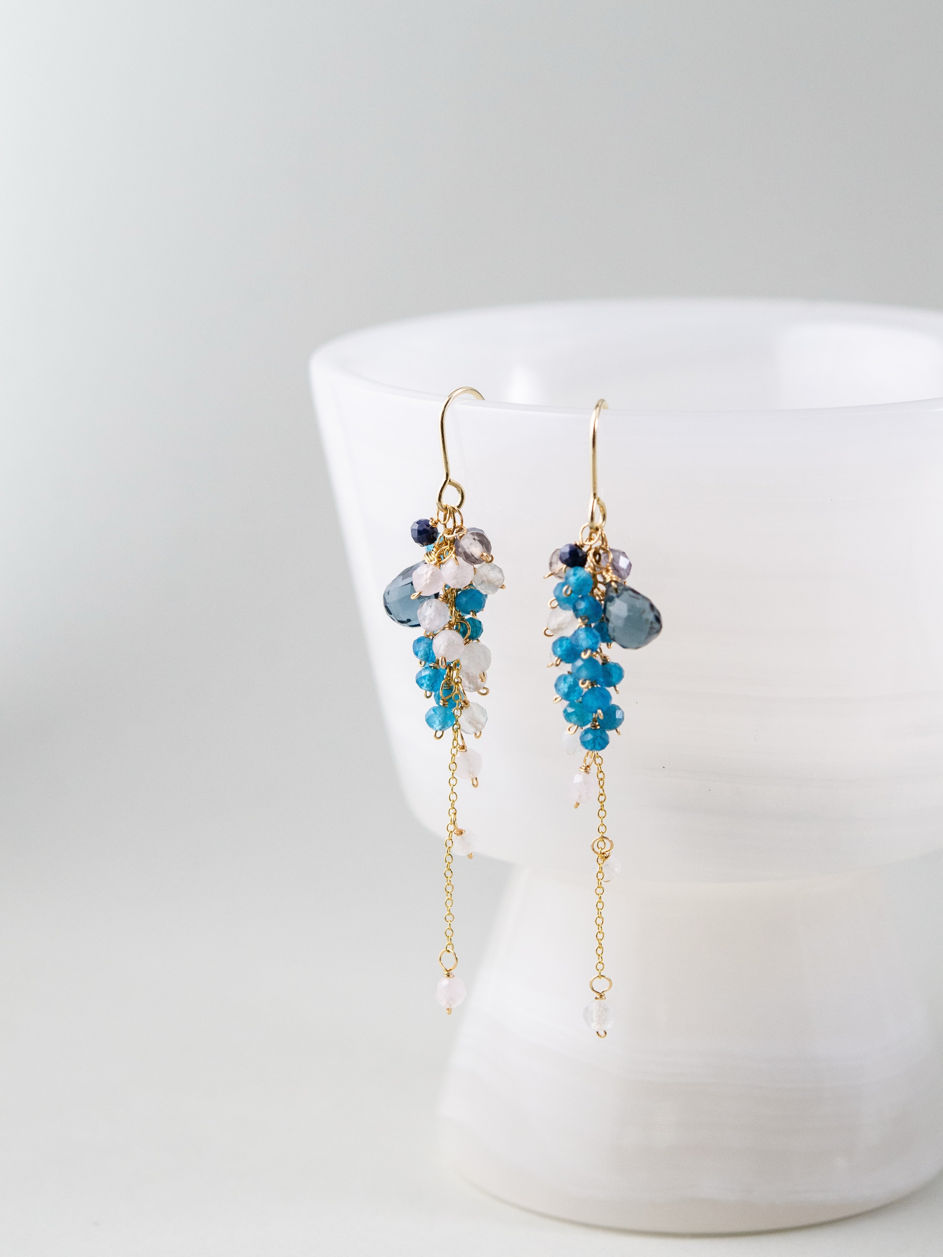 ロンドンブルートパーズ & アパタイト 揺れる ロングピアス