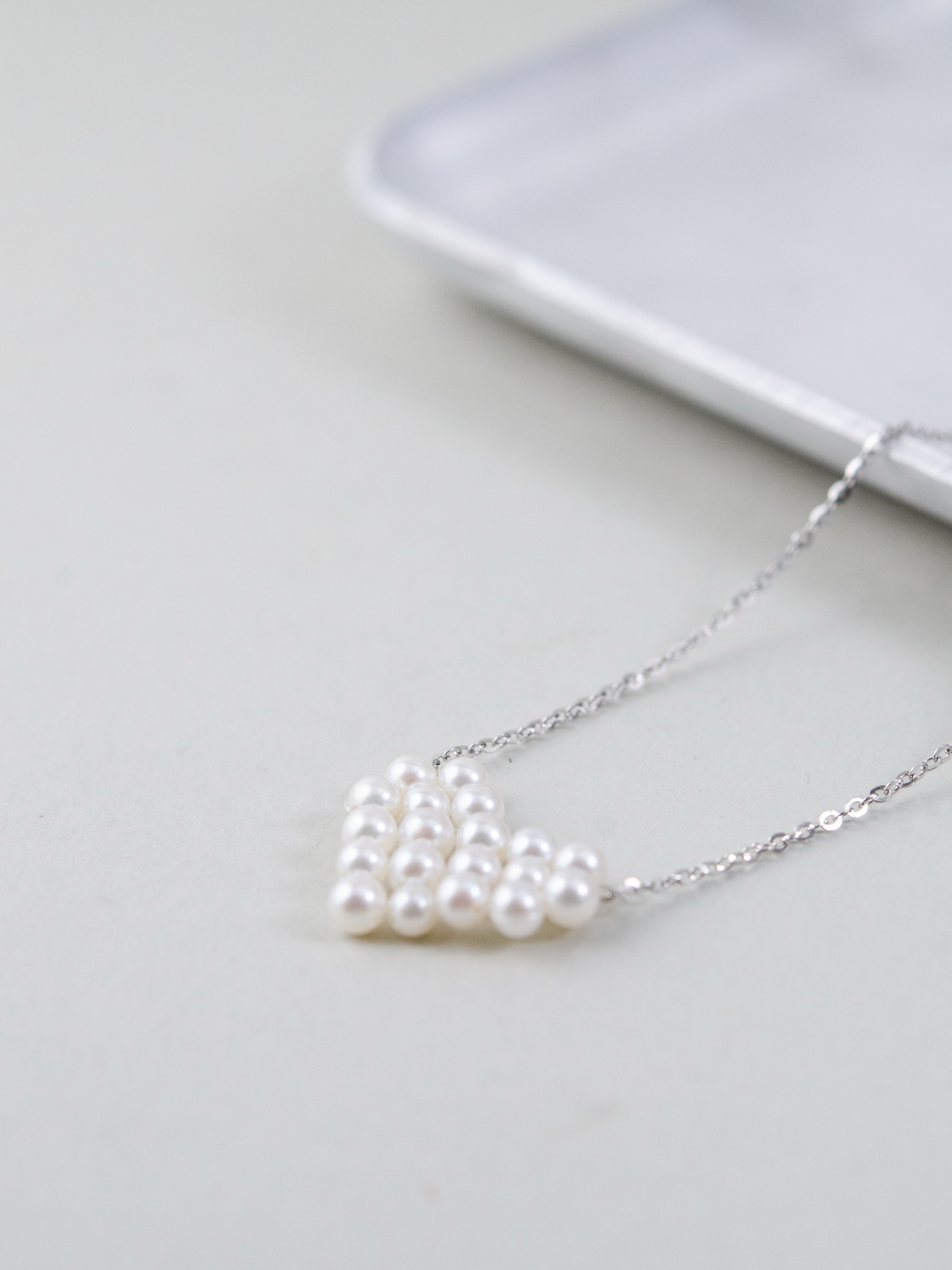 デコルテ 美しく見せる アクセサリー パールの輝き