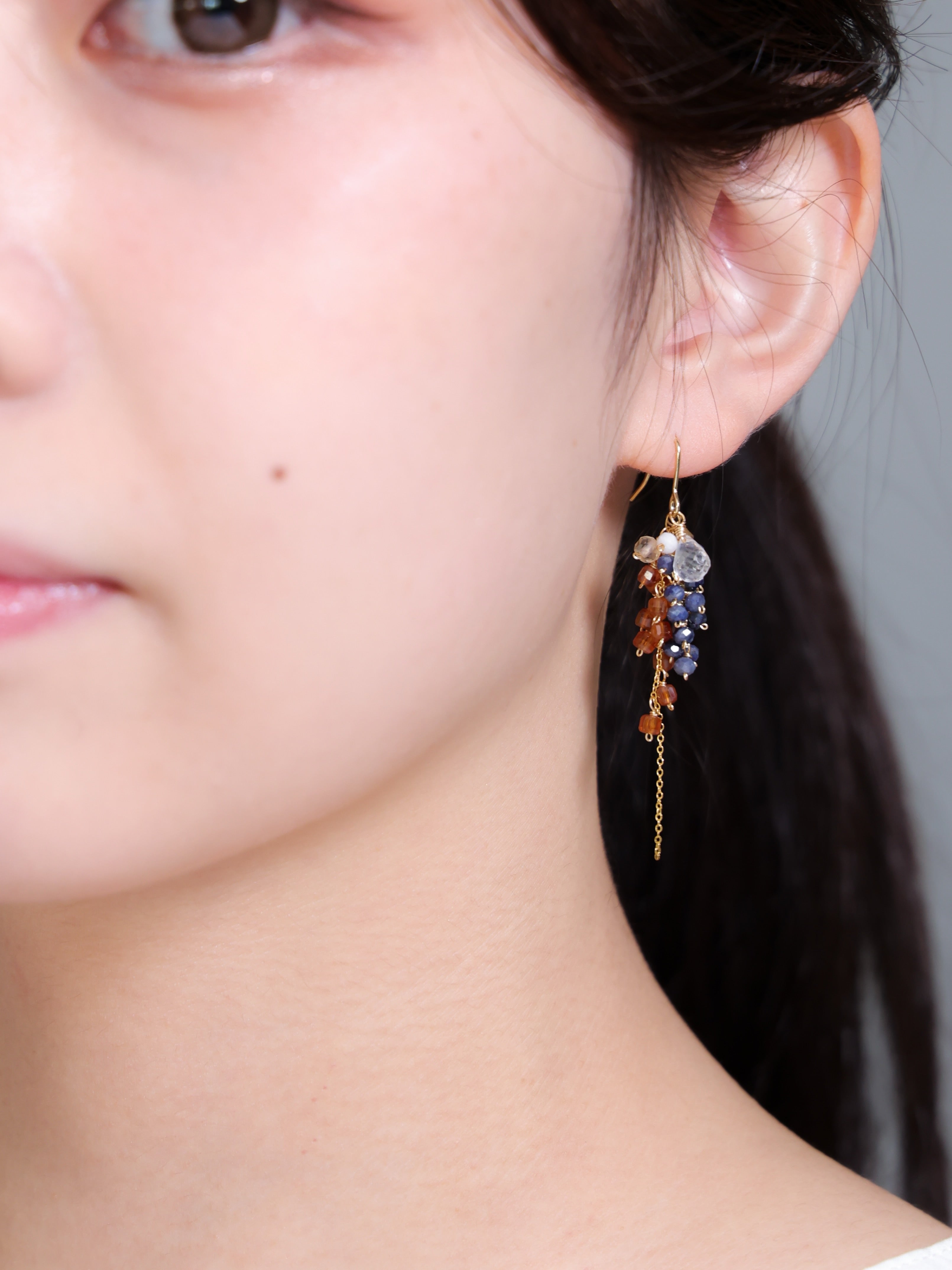 ピアス 着用 正面 顔周り 華やか マンダリンガーネット 色味