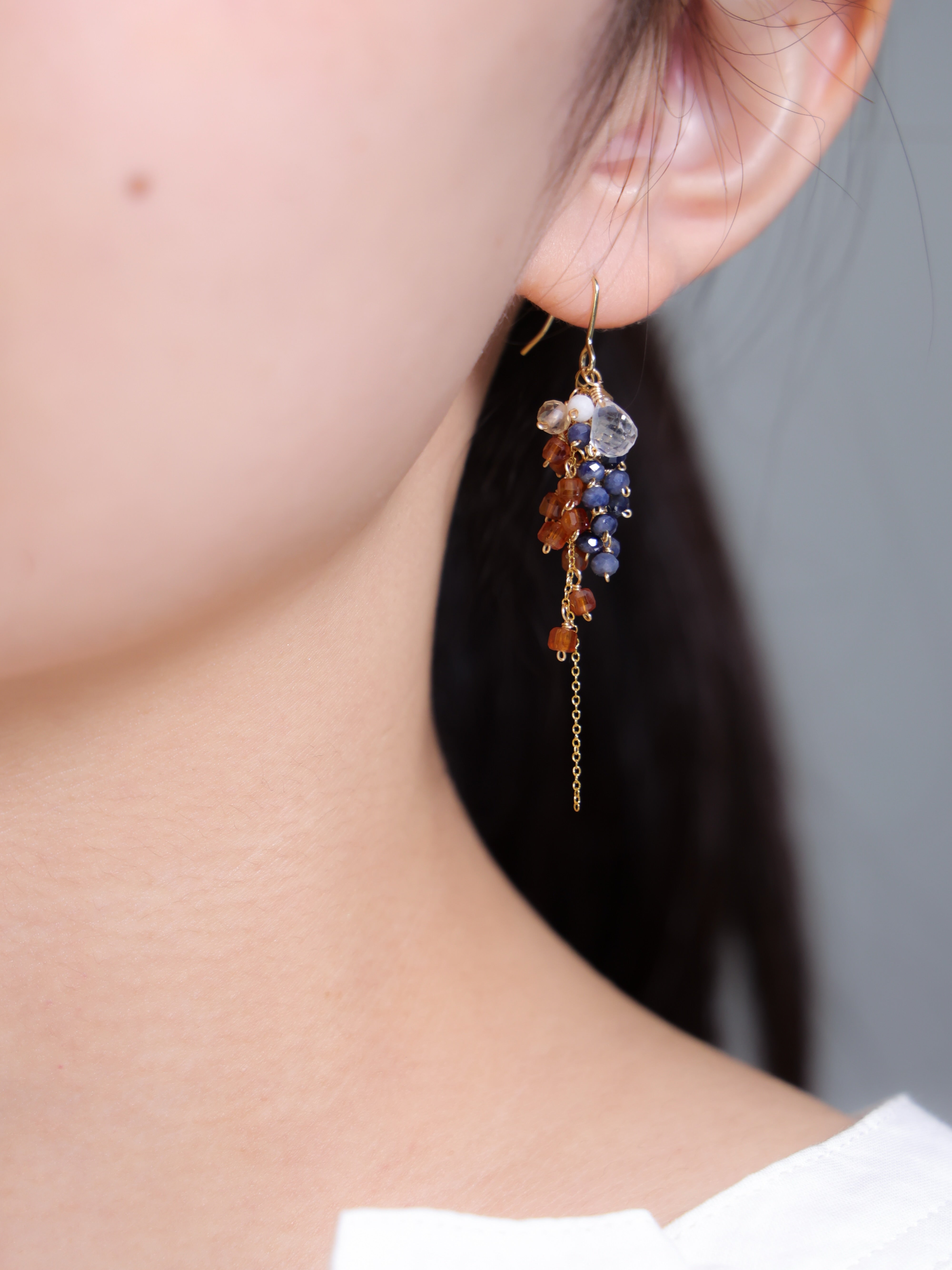 ピアス 着用 首元 伏し目 雰囲気 知的 大人