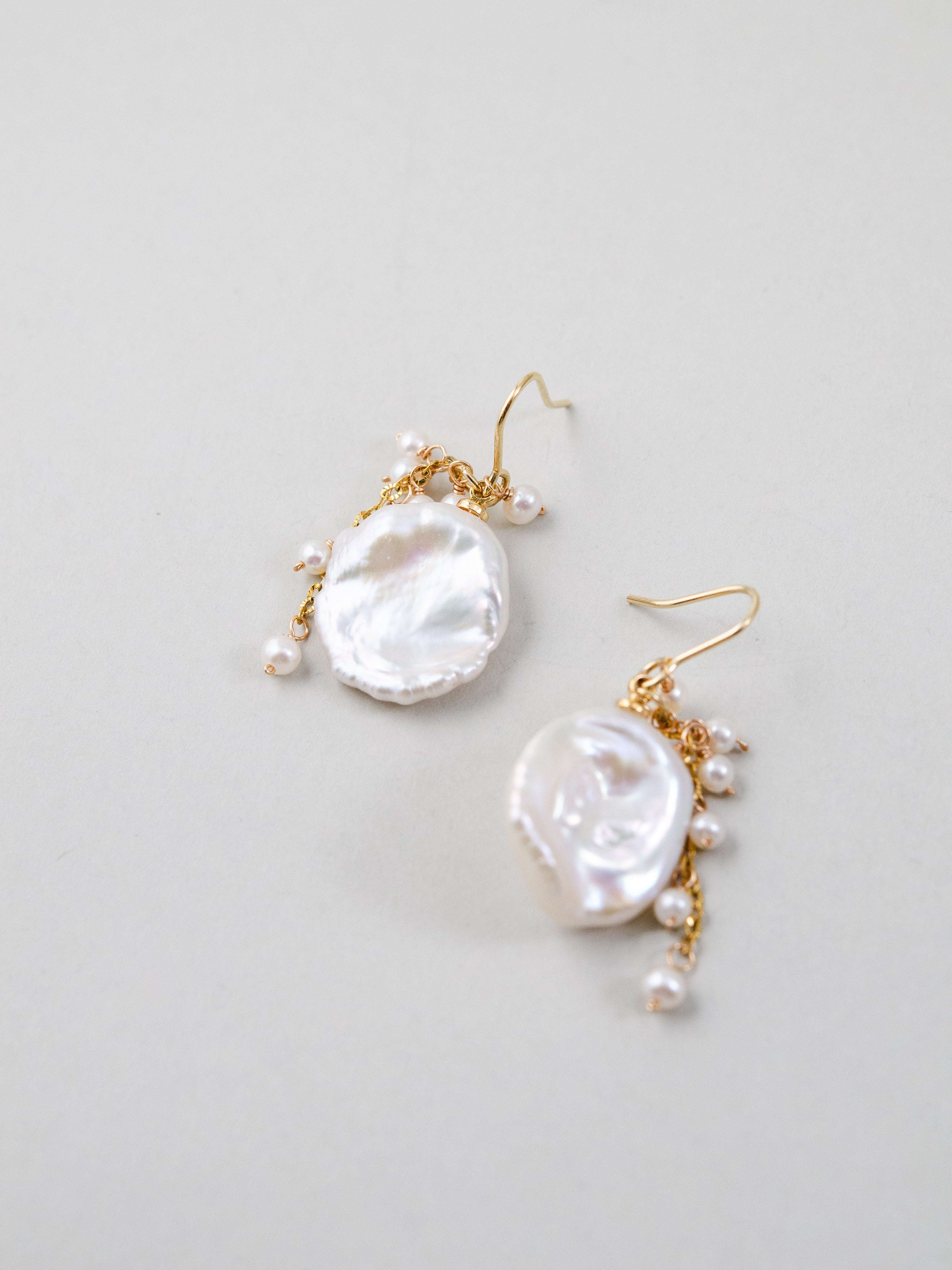 花びらパール ピアス 置き画 ペア 個性的 デザイン 14kgf