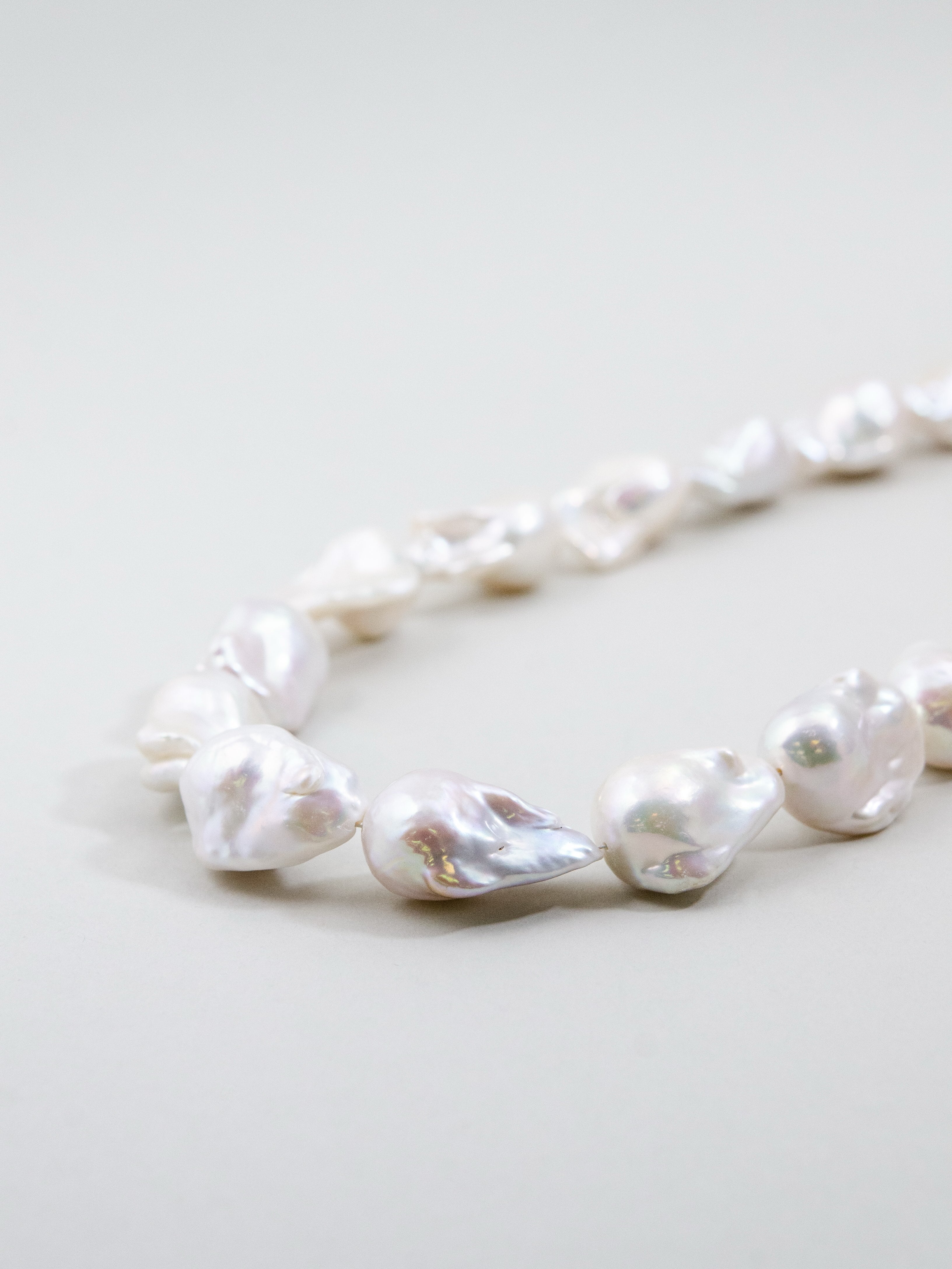 大粒バロックパール 詳細画像 自然が生み出す有機的な凹凸とテリ