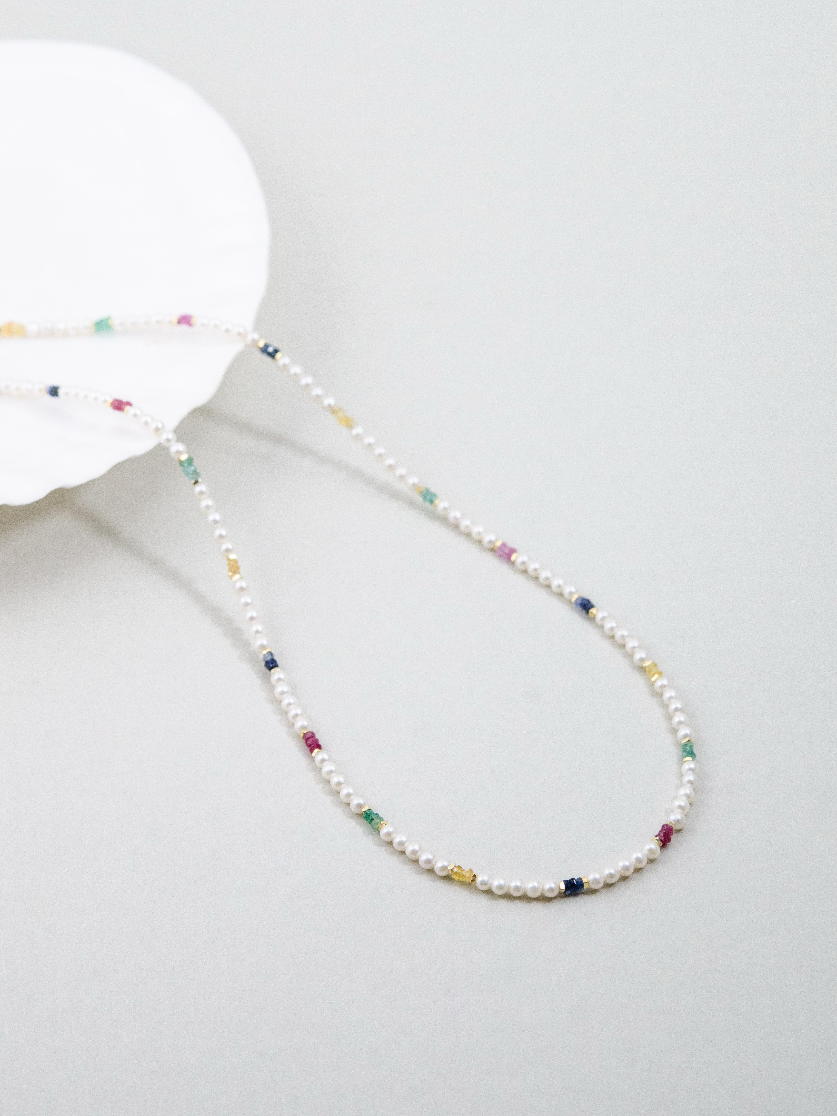 淡水パール & カラーストーン ネックレス 虹色の小道 メイン画像 マルチカラーのときめきと純白