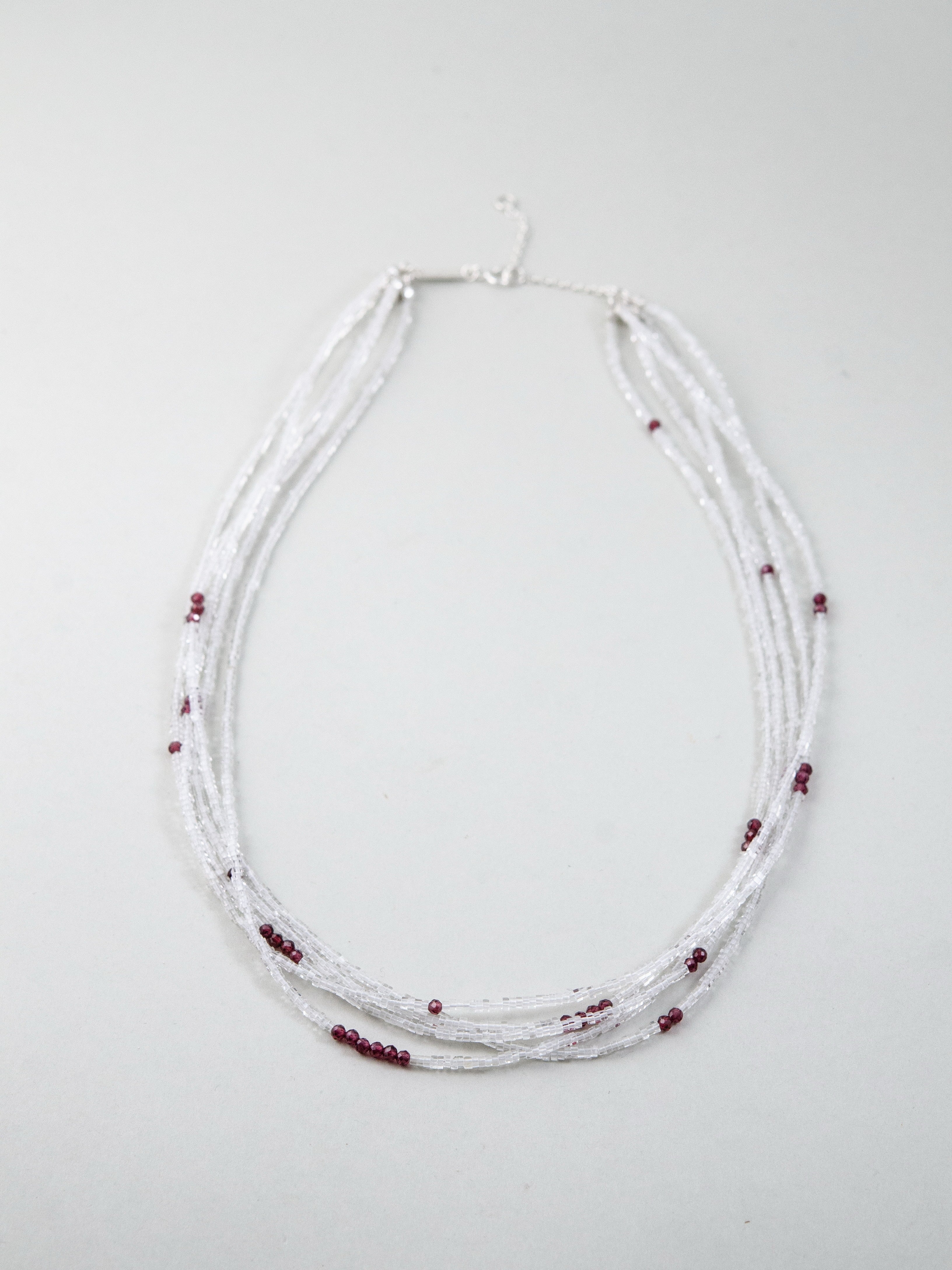 ガーネット クリスタル ネックレス 置き画 円形 デザイン