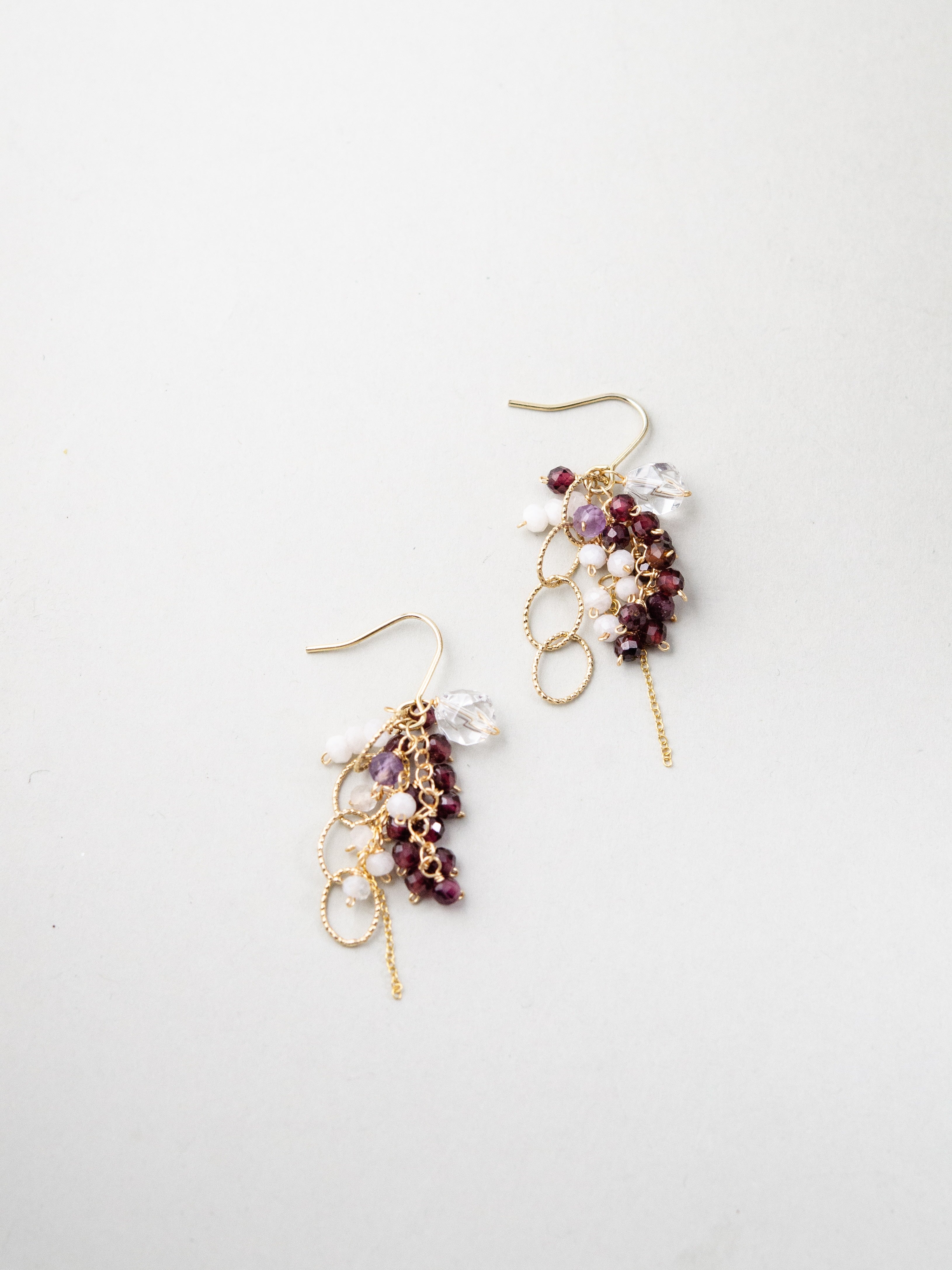 ガーネット ムーンストーン ピアス 白背景 商品全体図 14kgf