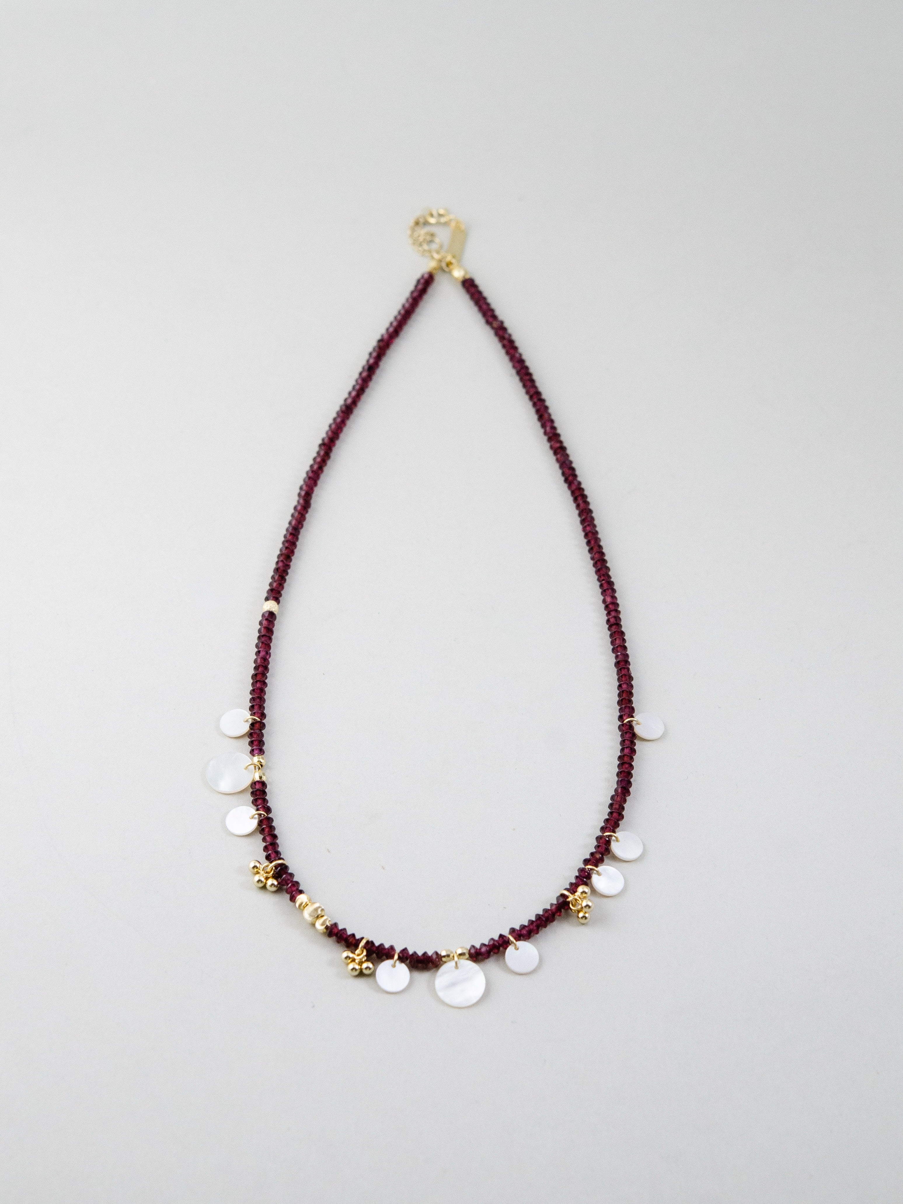 SV925 ガーネットネックレス 商品単体 平置き 円形配置