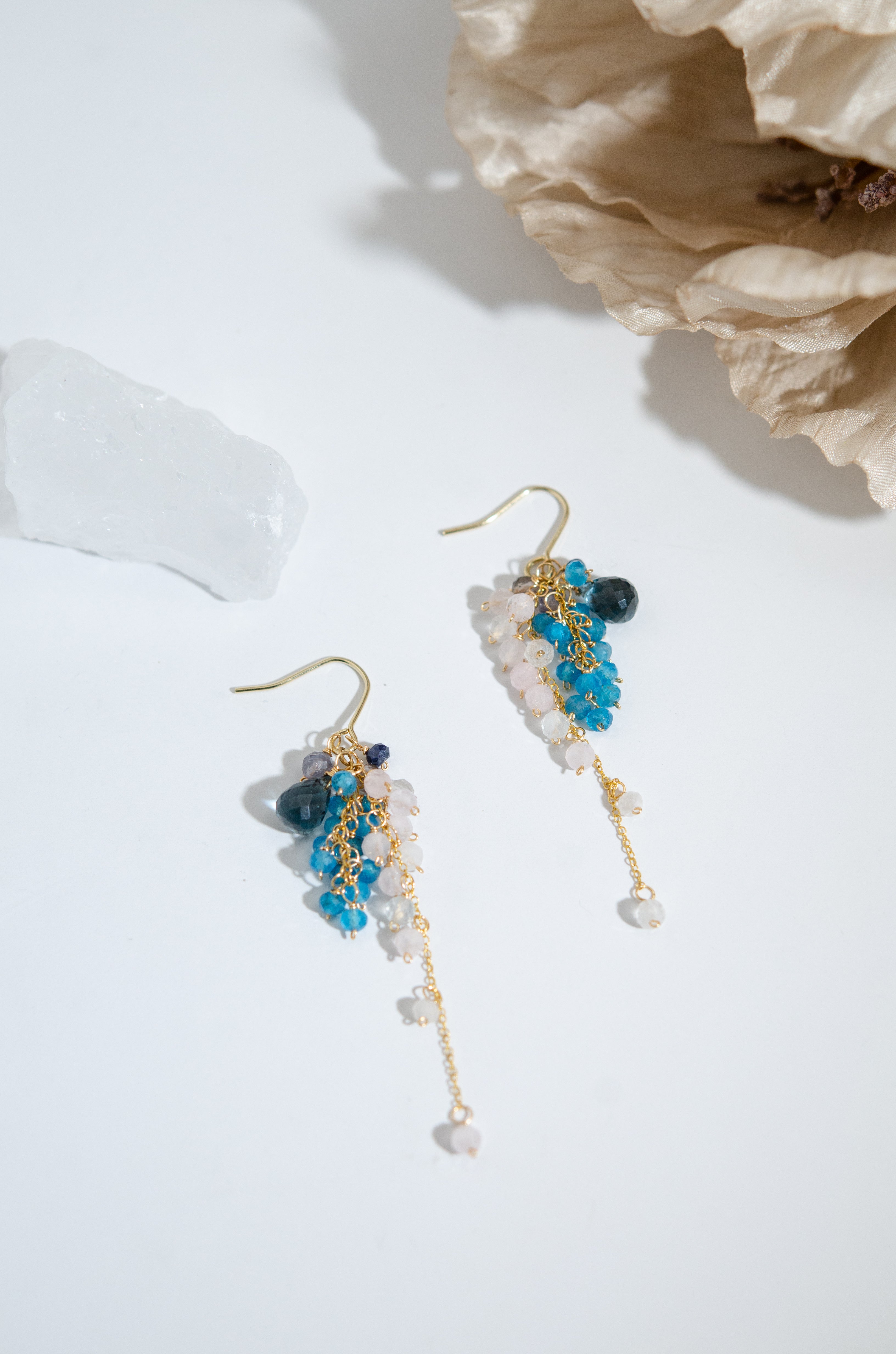 ロンドンブルートパーズ & アパタイト ロングピアス〈蒼の刻〉｜11月