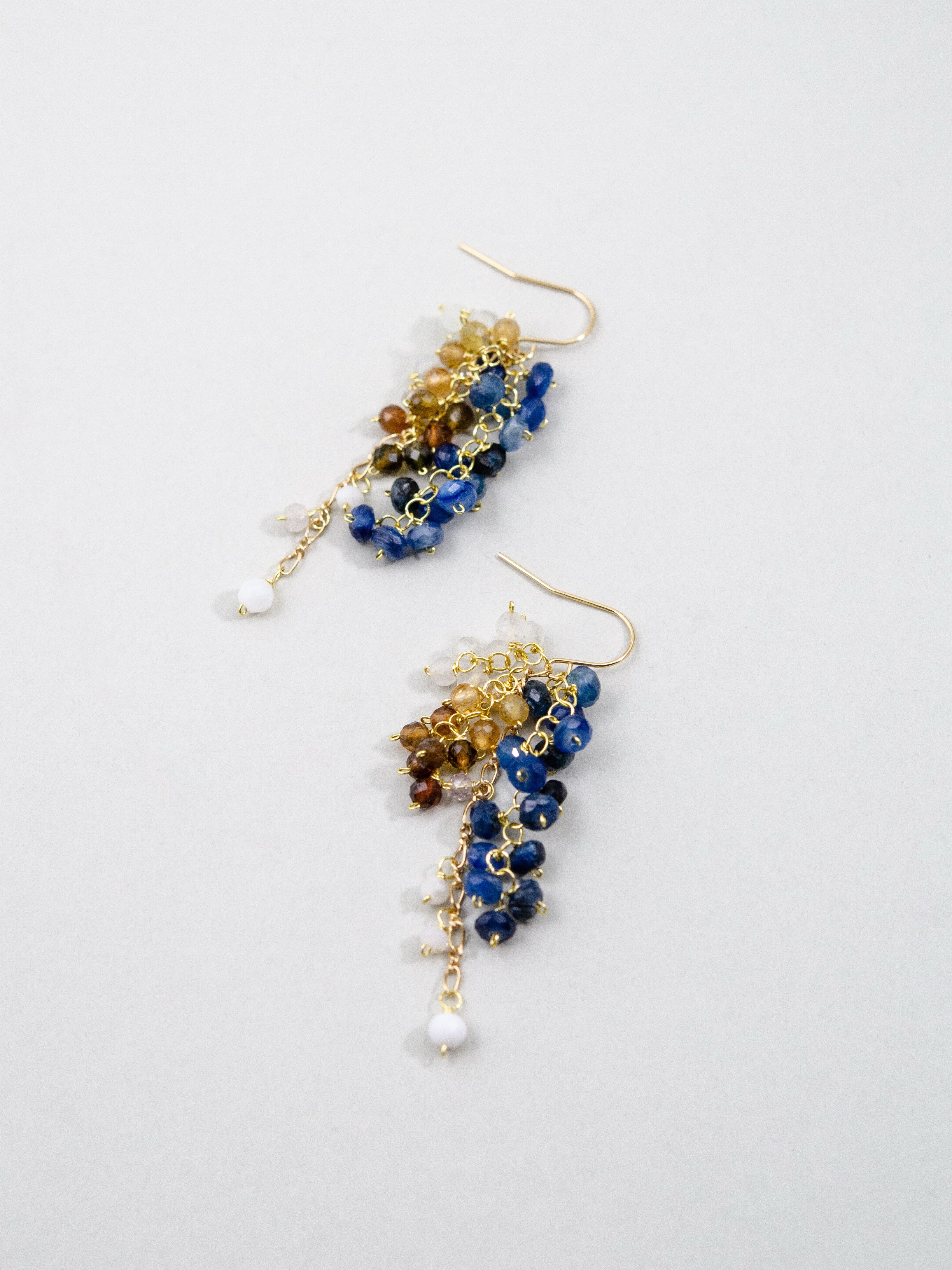 天然石 ピアス 置き画 カイヤナイト トルマリン 配色 コントラスト