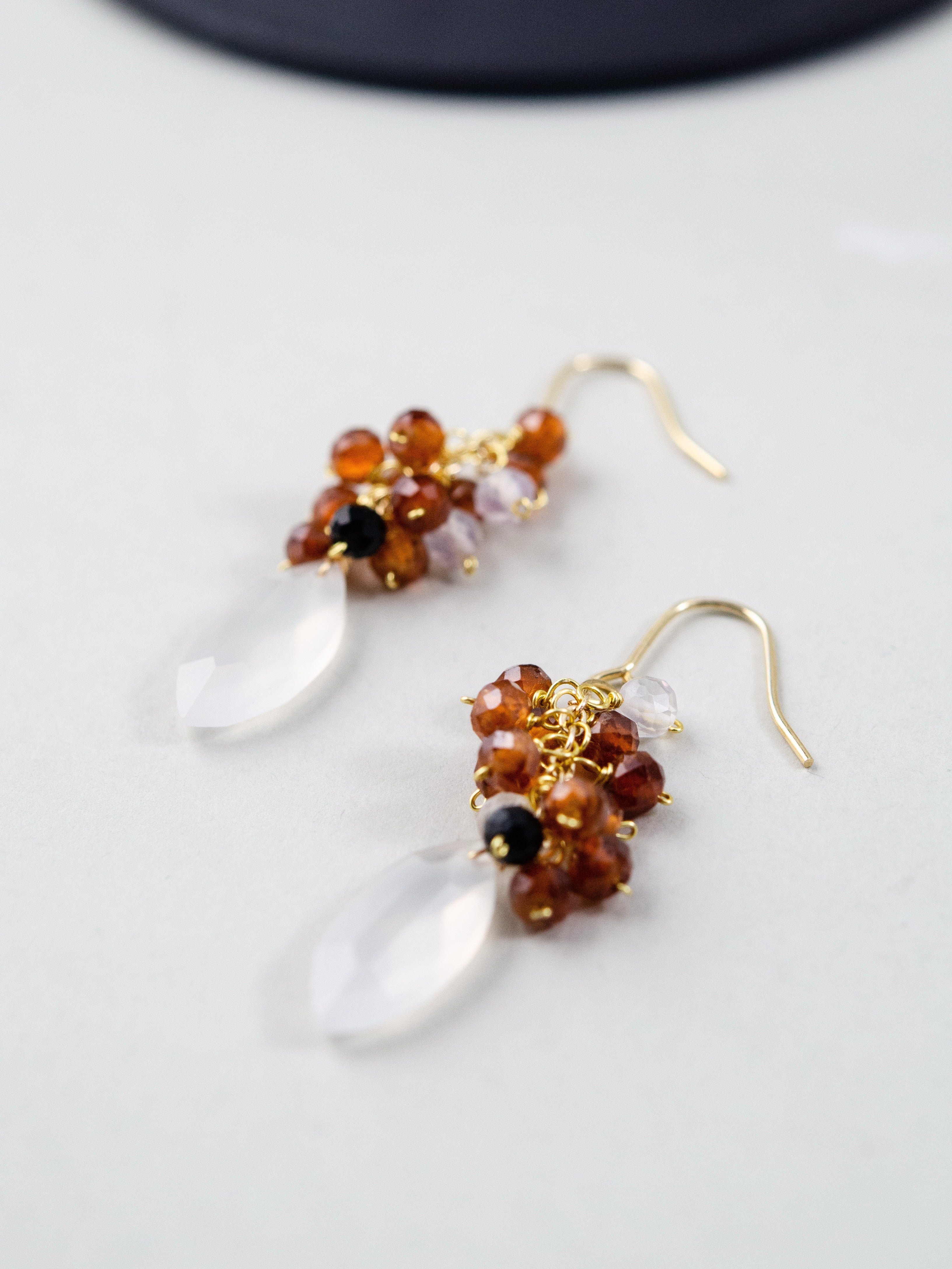 天然石 ピアス 置き画 ペア カルセドニー オレンジストーン