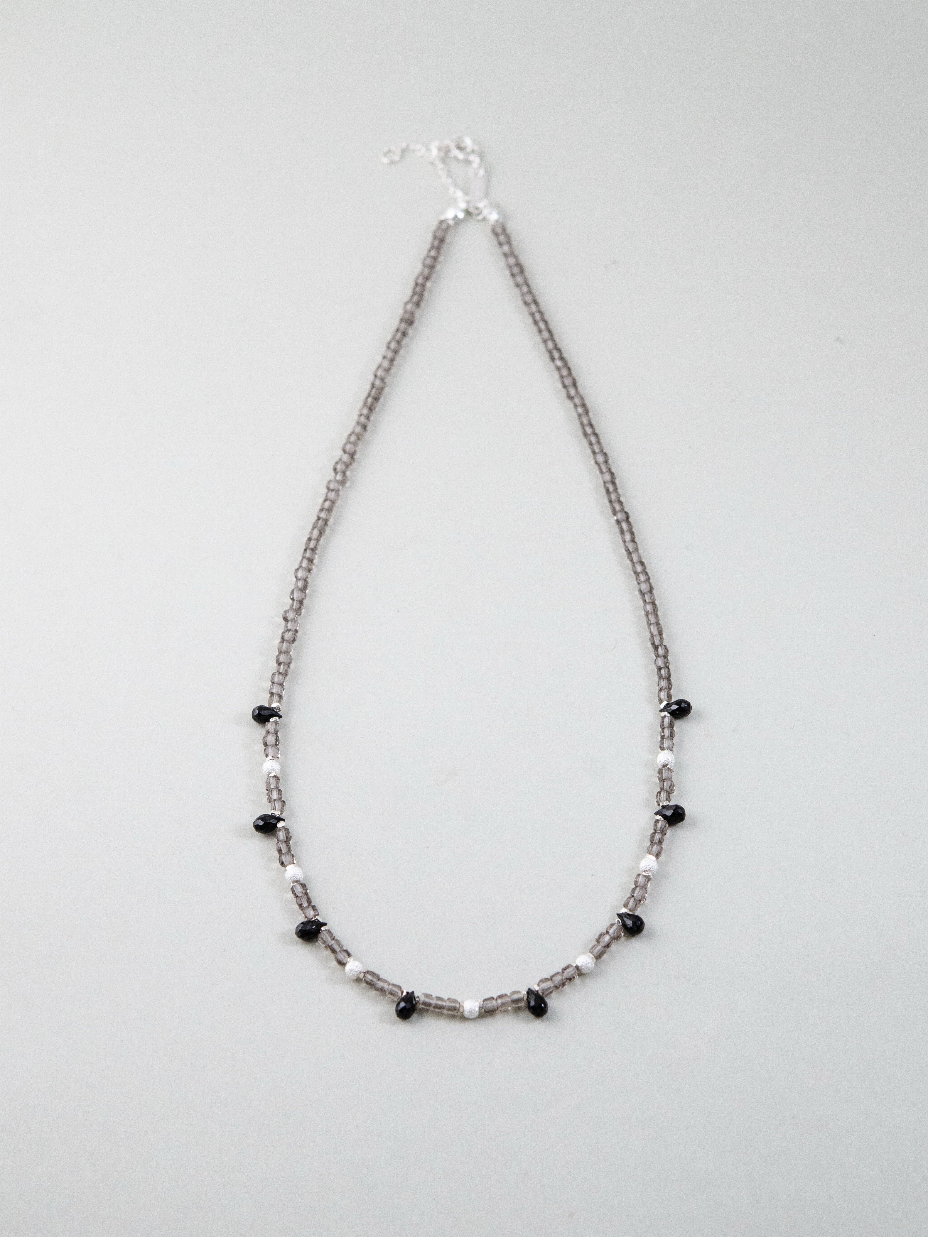 天然石 ネックレス 置き画 全体像 シック 落ち着いた色