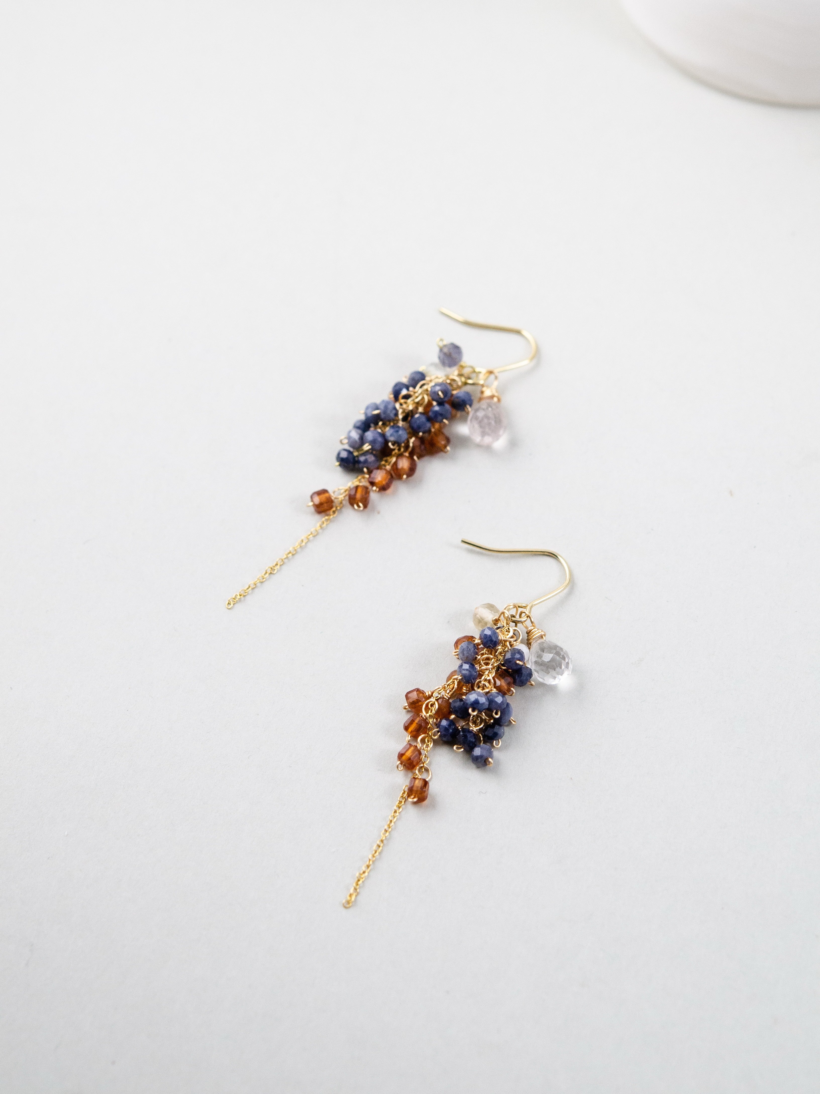 ハンドメイド ピアス 置き画 ペア 全体像 素材感