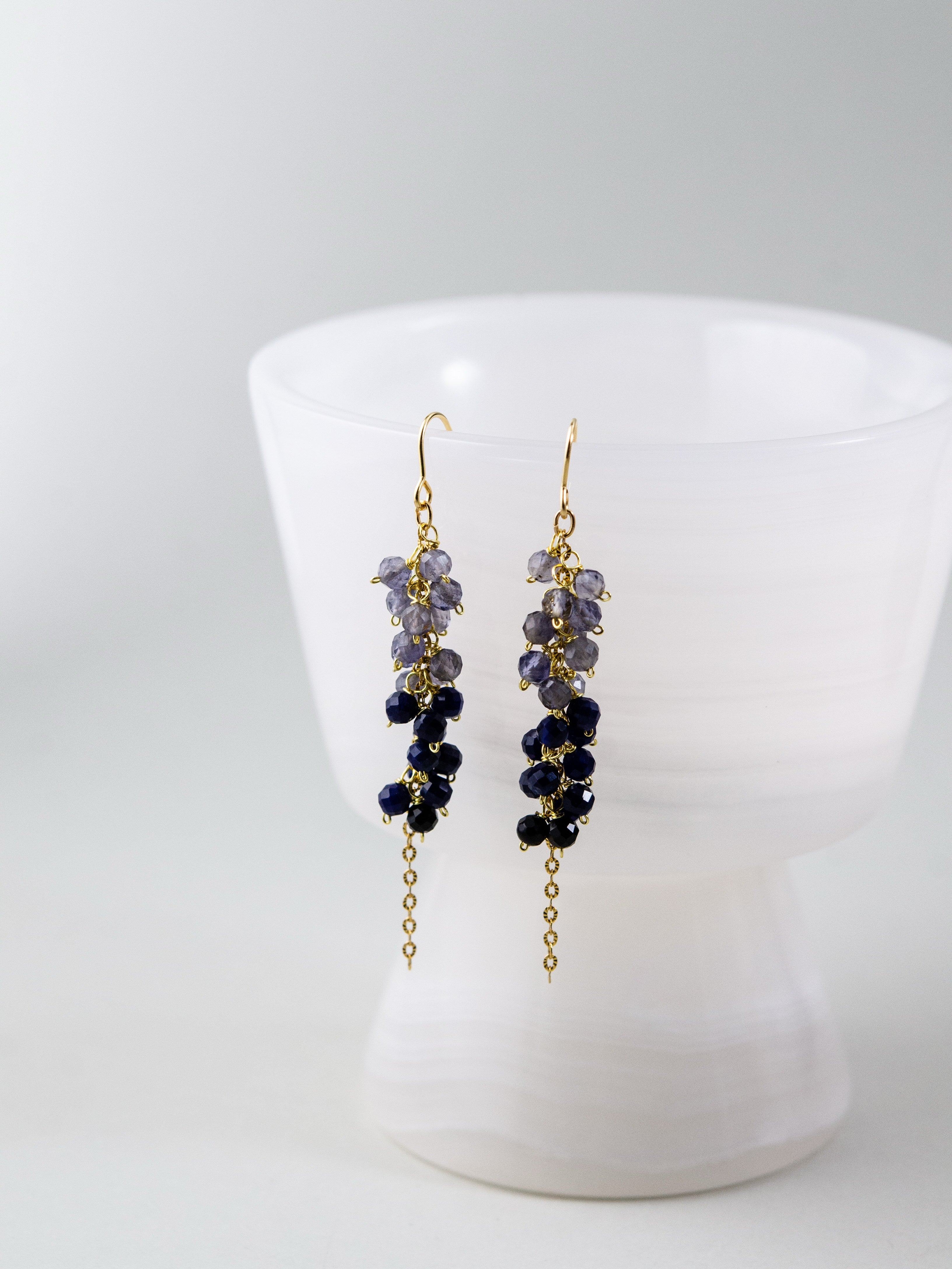 アイオライト & ラピスラズリ 揺れる ピアス 夜空のグラデーション 9月・12月誕生石