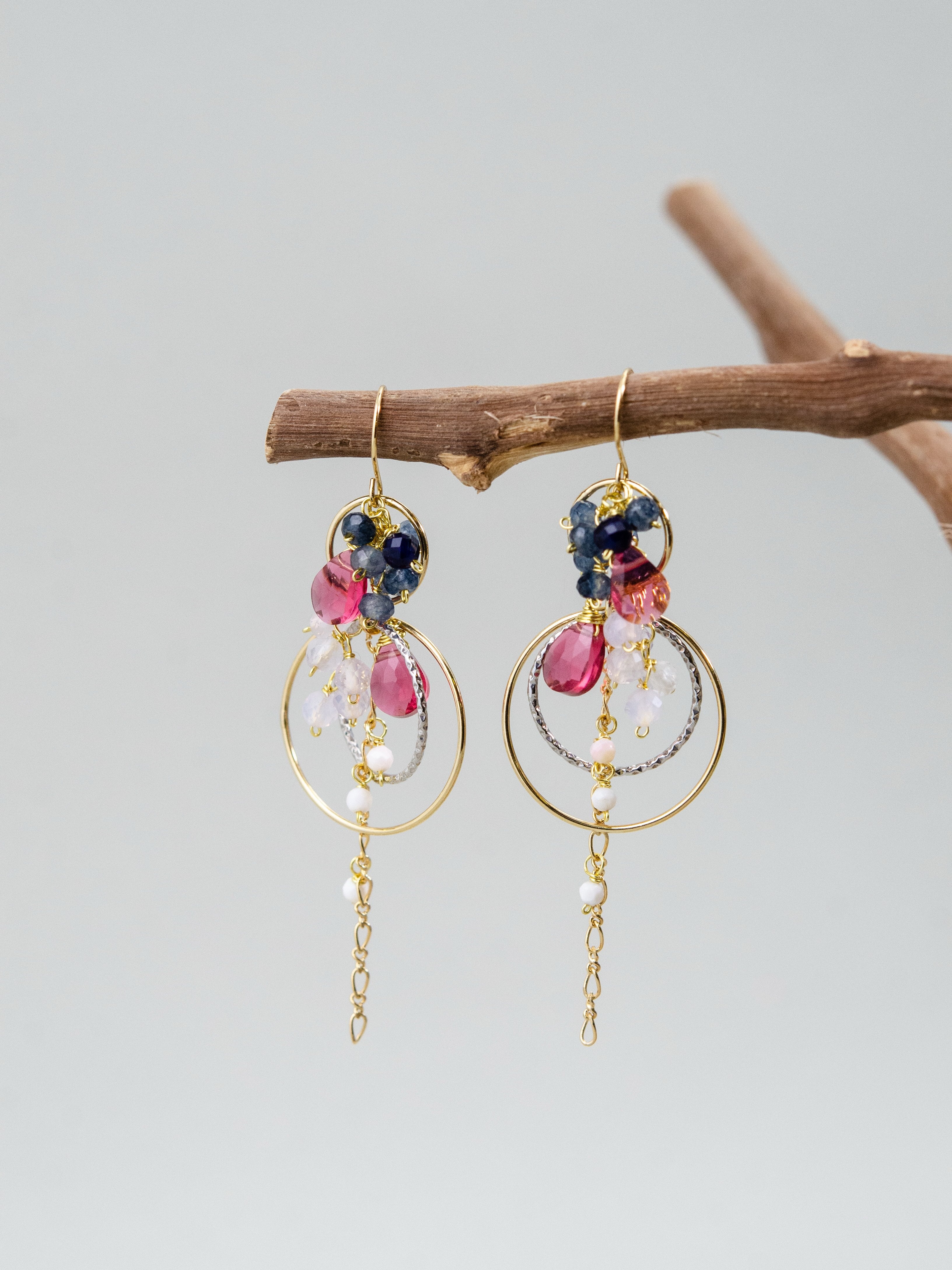 アイオライト & クォーツ 揺れる フープピアス 菫色の透明感 9月誕生石