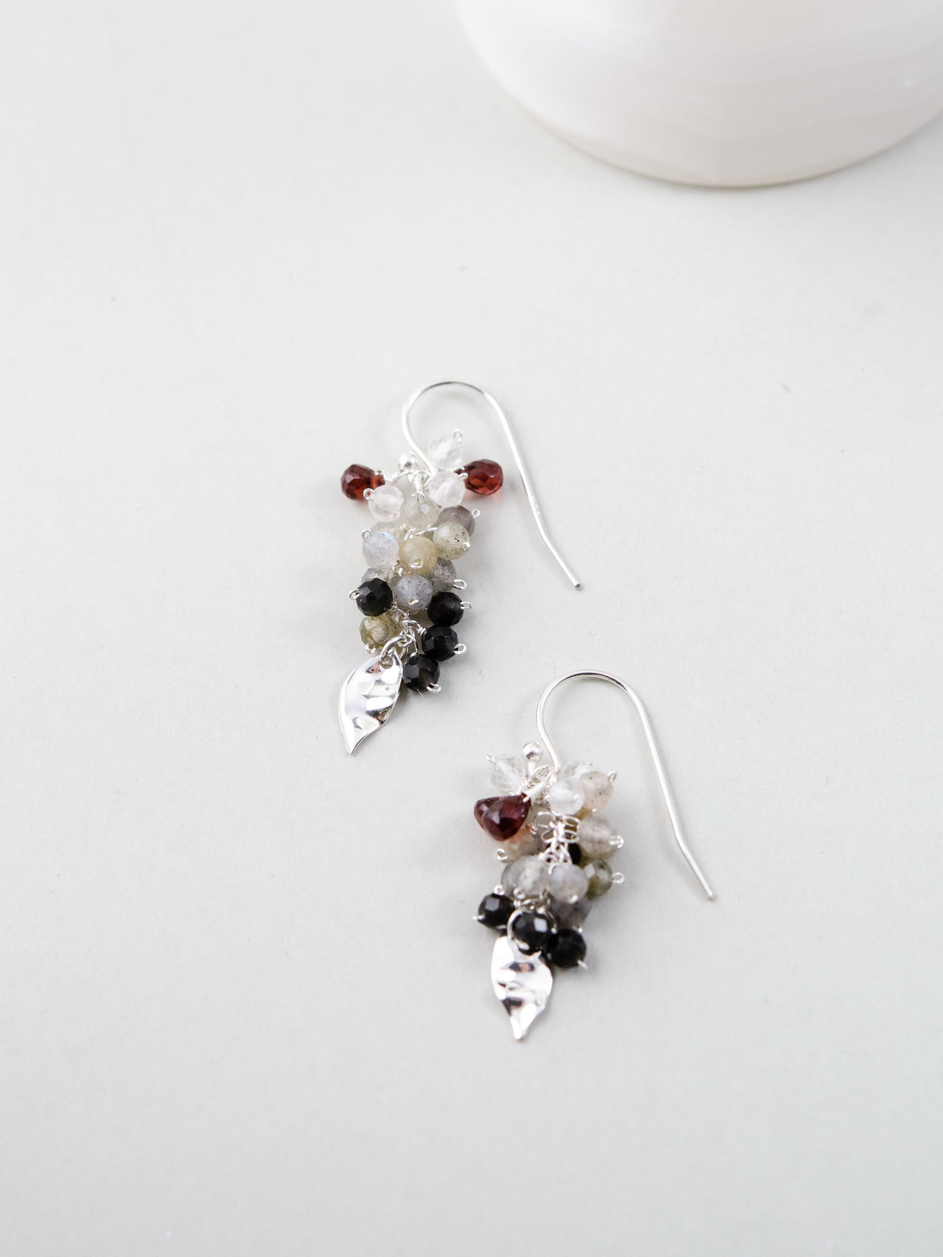 深紅と黒の天然石 ピアス 斜め配置 詳細画像 SV925フック