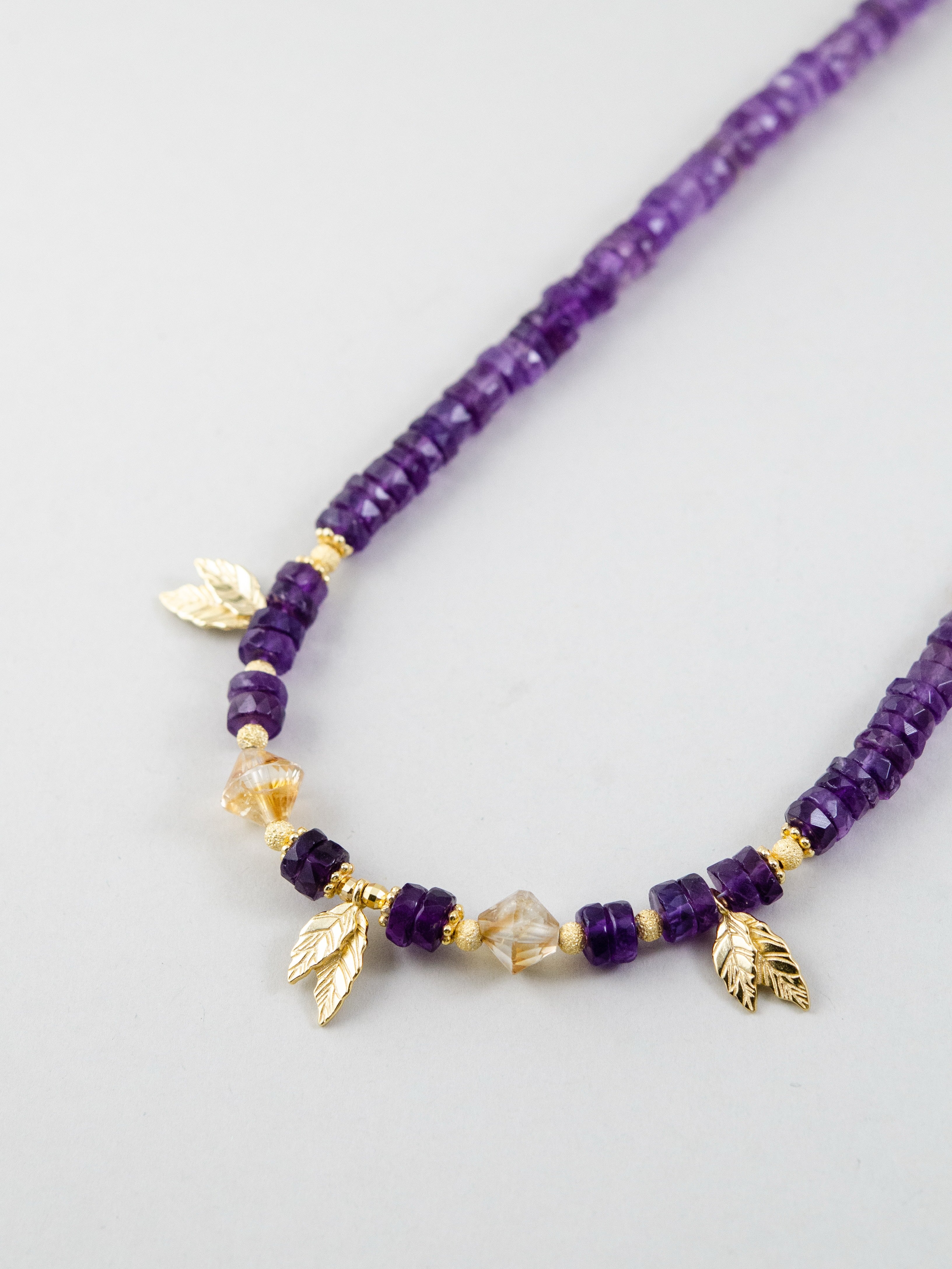 K14GP ゴールドリーフとシトリンのチャーム詳細 揺れる雫デザイン