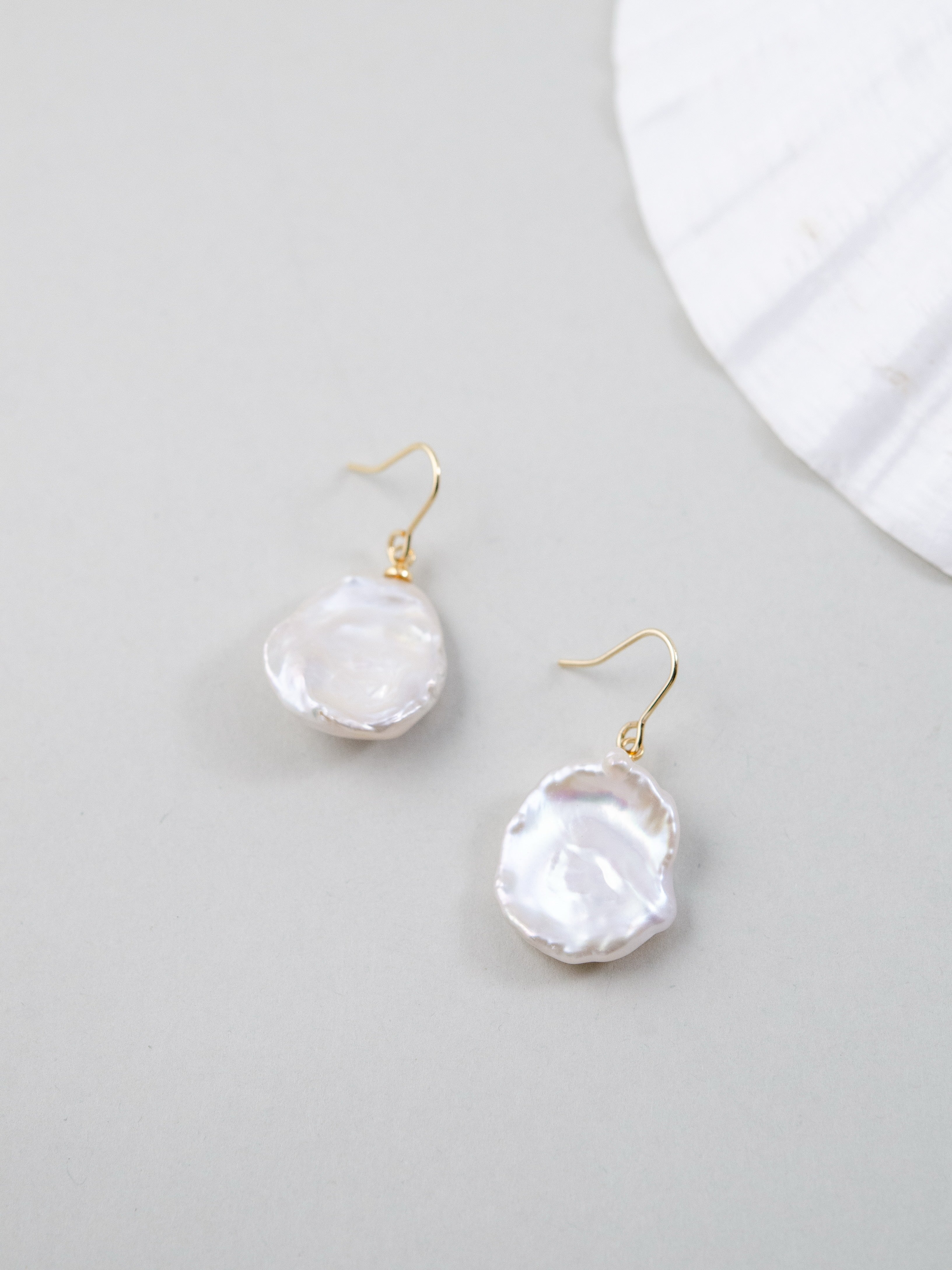 ケシパール風 ピアス 置き画 天然石 自然な形 ユニーク