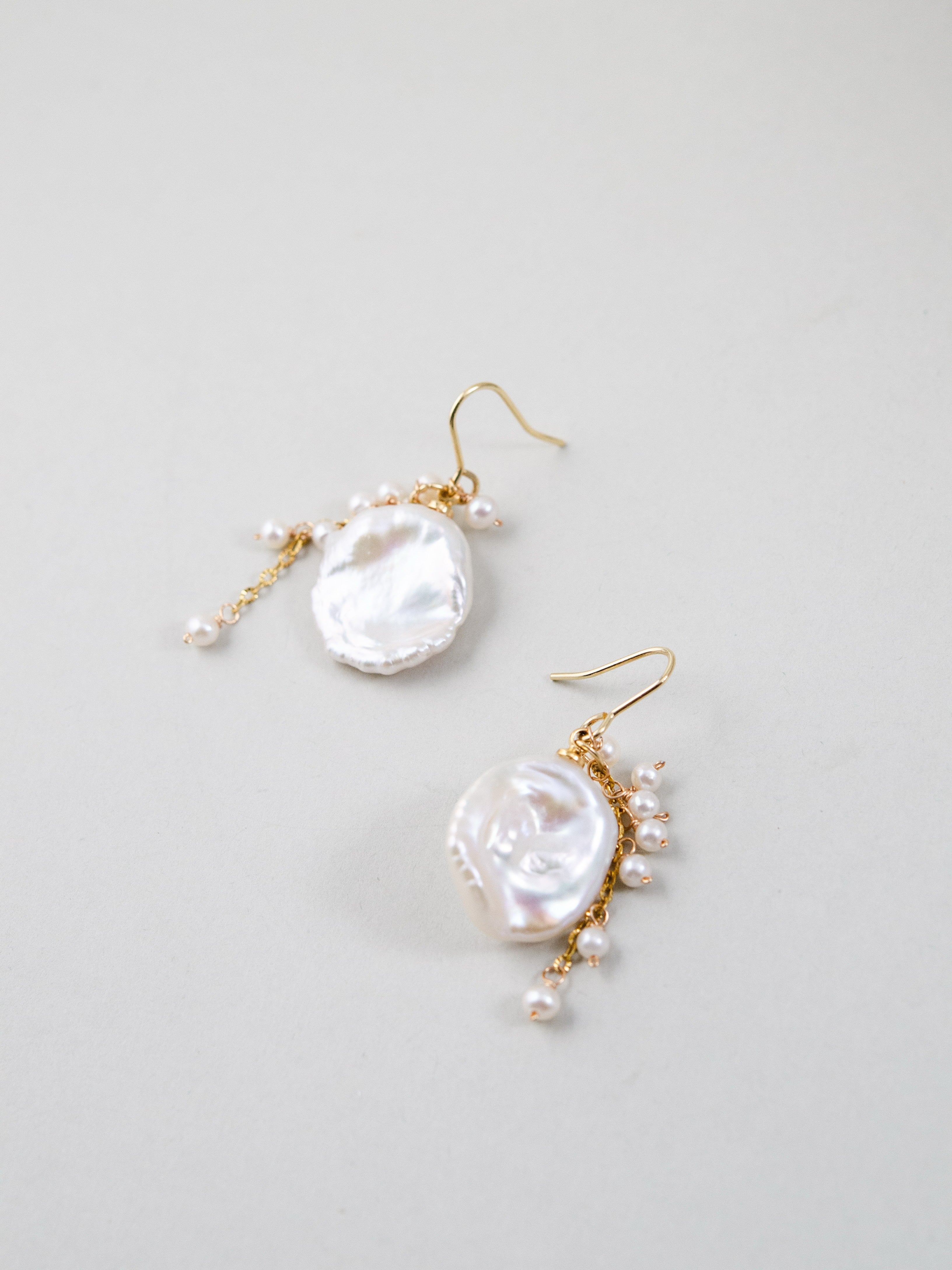 ケシパール風 ピアス 置き画 自然な形 天然石 バロックパール