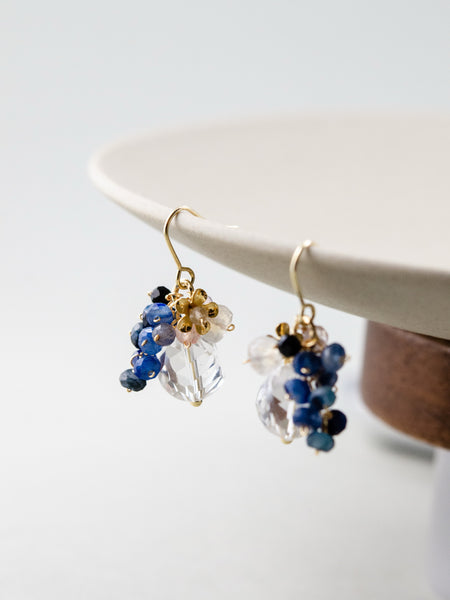 LUCINE カイヤナイト & クリスタル 揺れるピアス〈蒼と透明の詩〉4月
