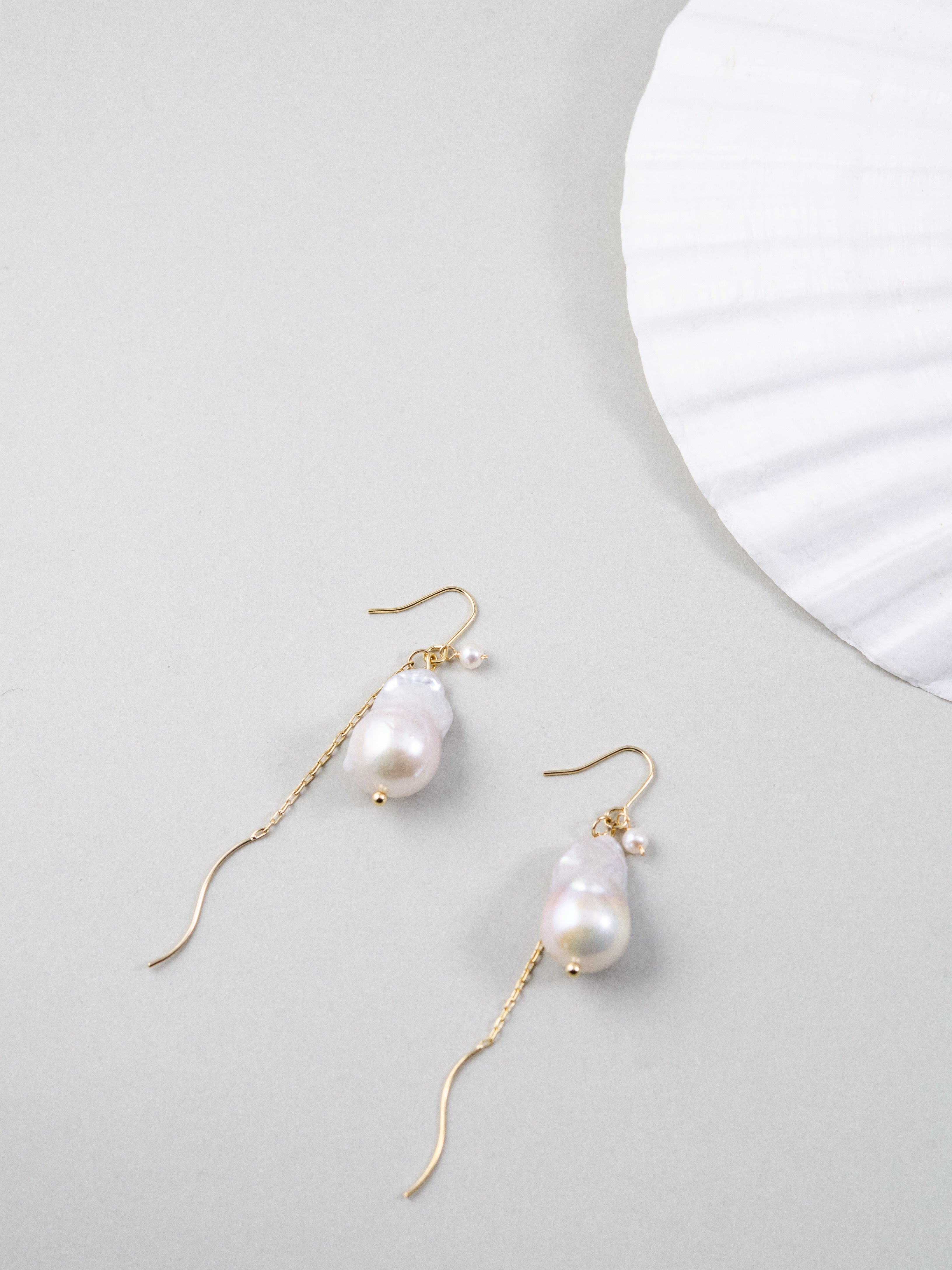 レディース アクセサリー コーデ きれいめ オフィス 白蝶貝