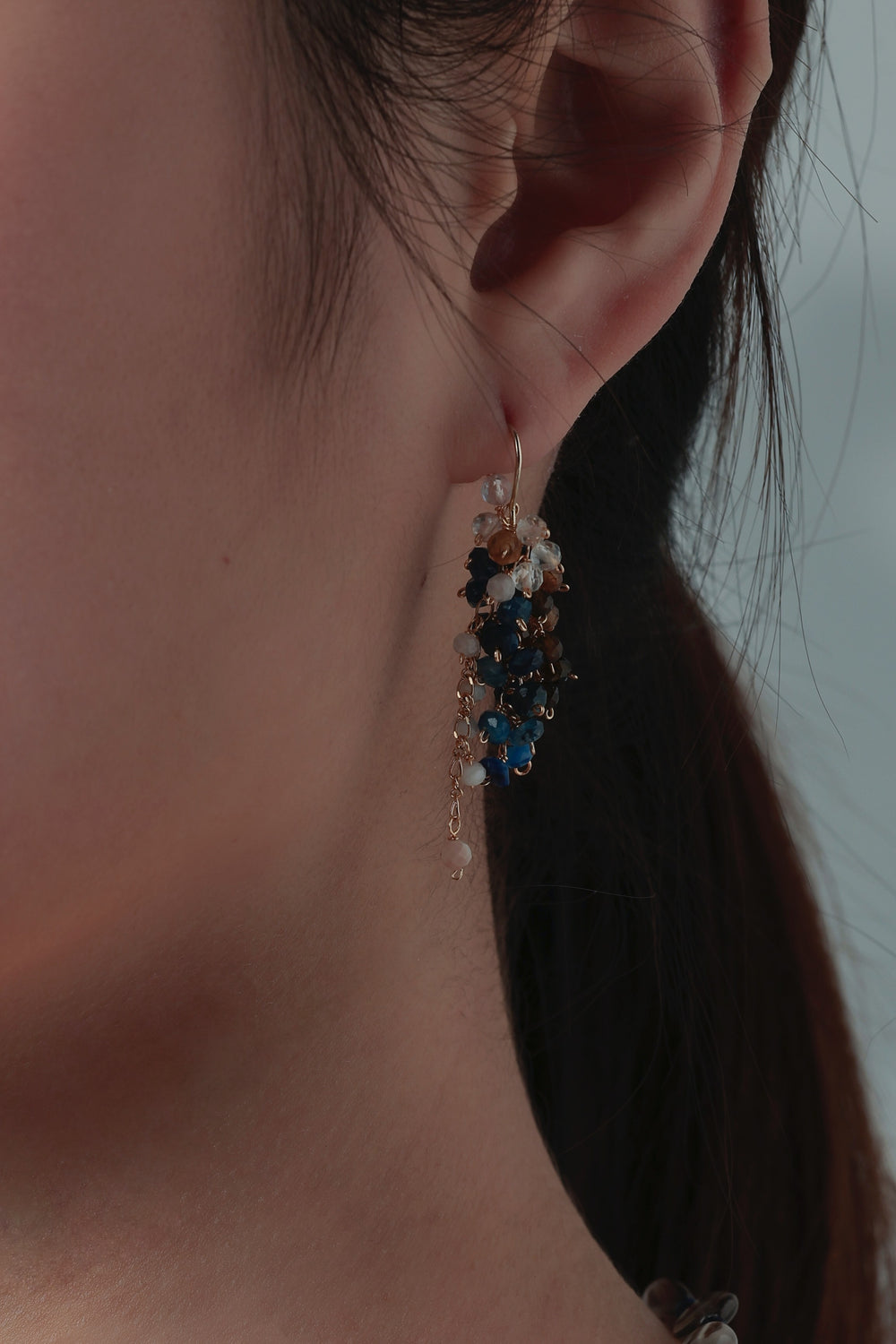 レディース アクセサリー 着画 黒髪 クール ビジネスカジュアル