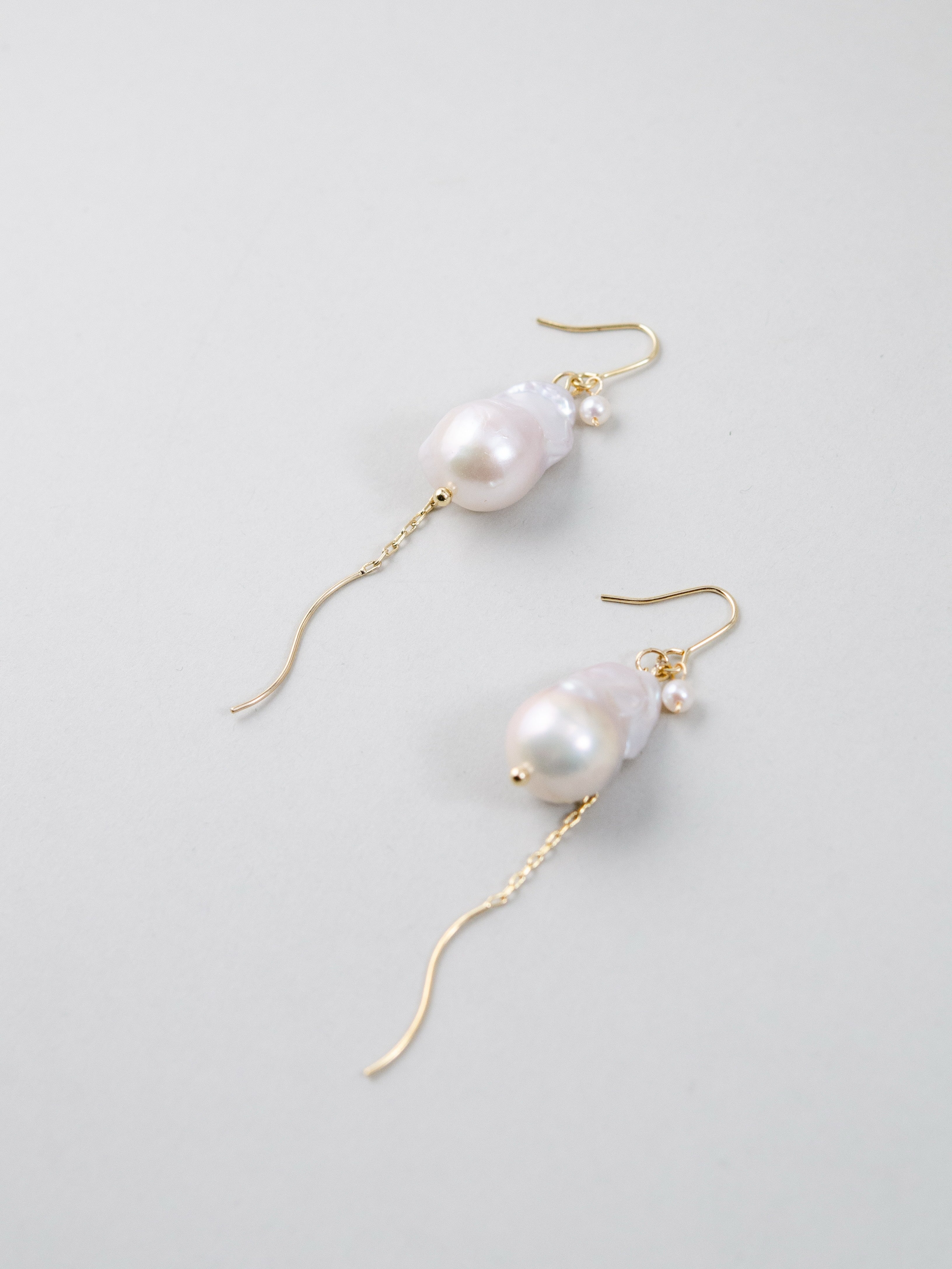 大粒 パール ピアス ペア 置き画 質感 艶めき