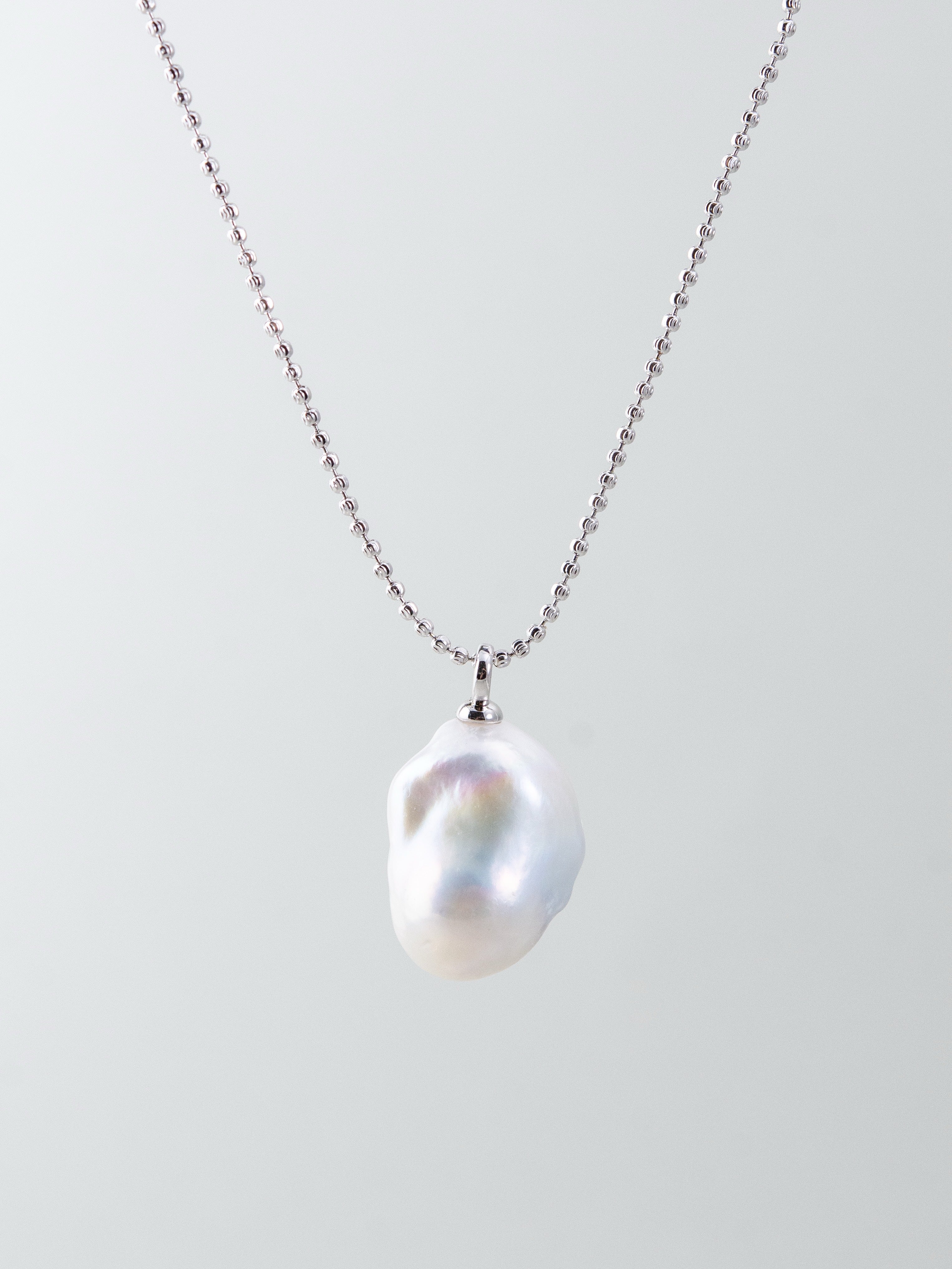 大粒 ホワイト バロックパール 一粒 ネックレス 世界に一つ 虹色の艶めき 6月誕生石