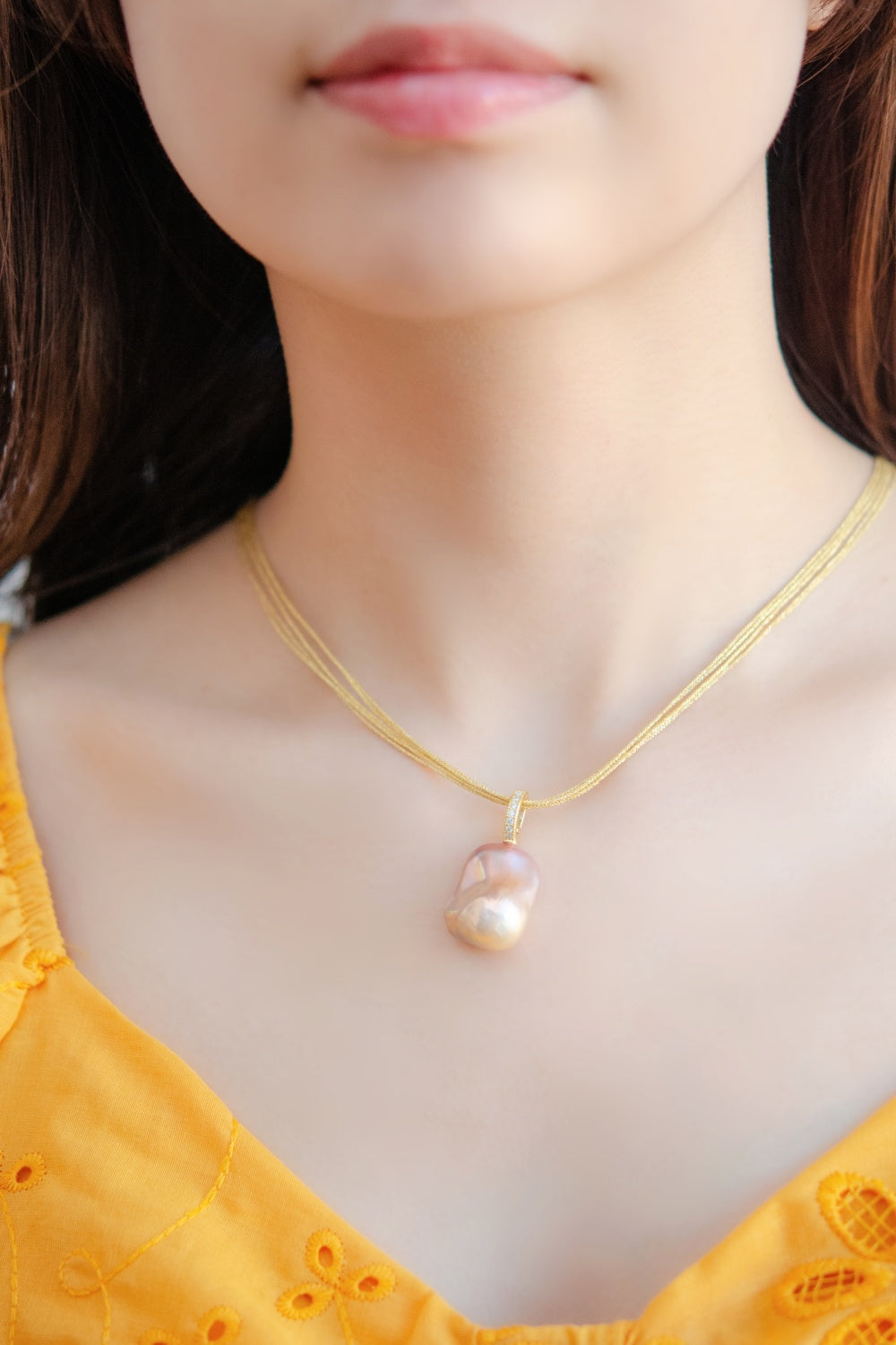 メタリックパール ネックレス コーデ パーティー ドレス 華やか ピンク