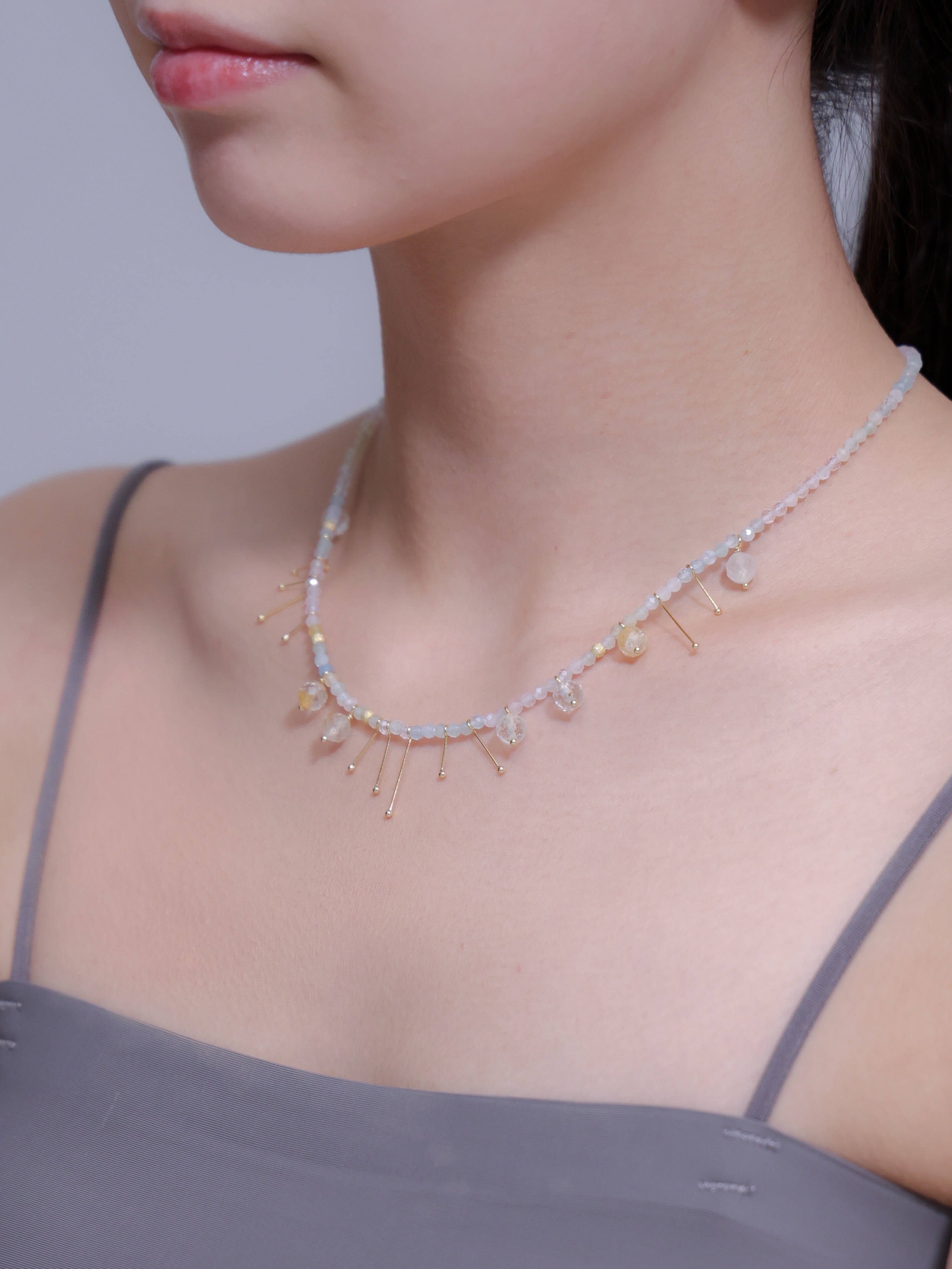 モルガナイト ネックレス 桜色の透き通る愛 メイン着用画像 春の光