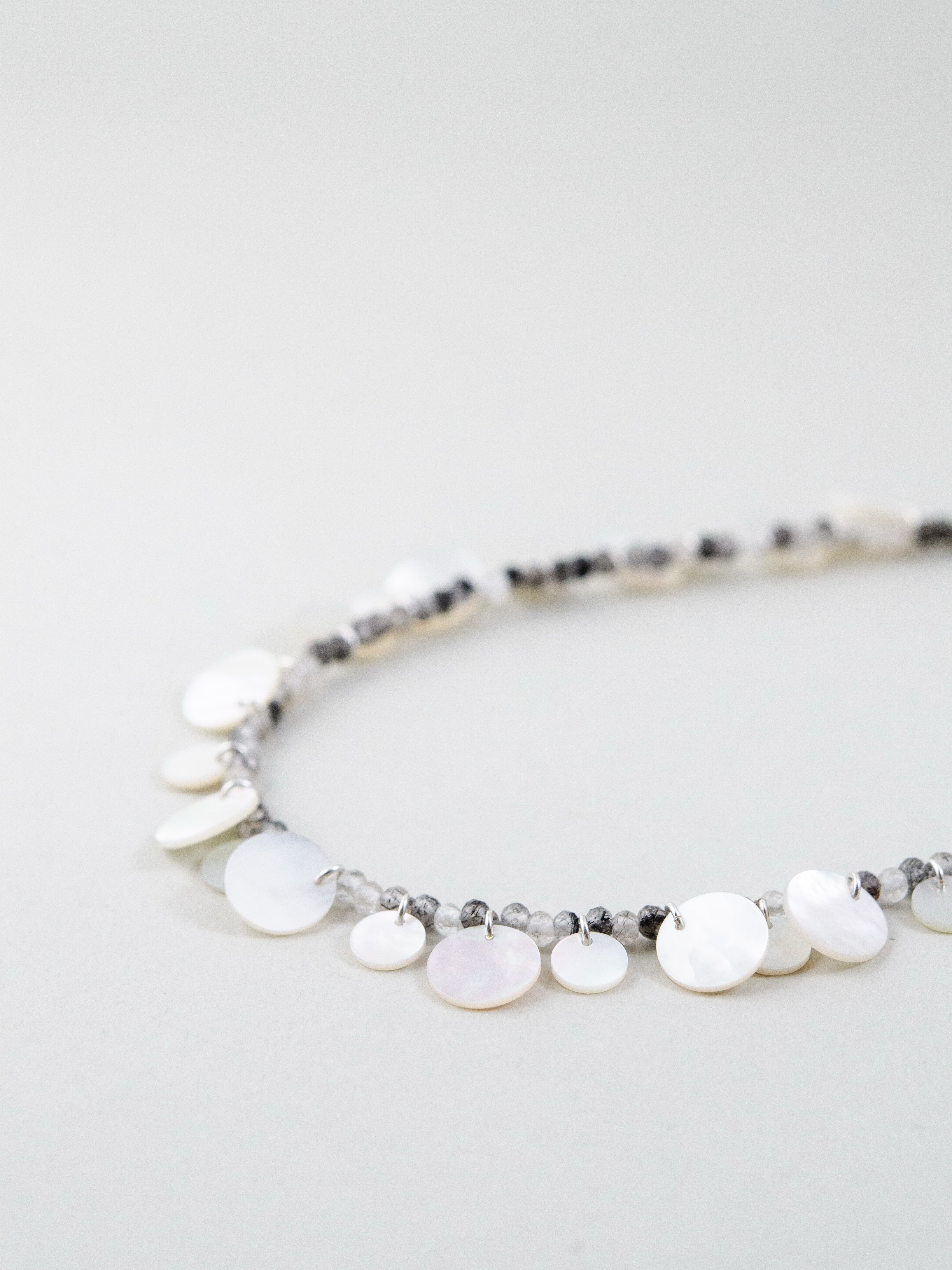 白蝶貝 シェルパーツ詳細 柔らかな白い輝き