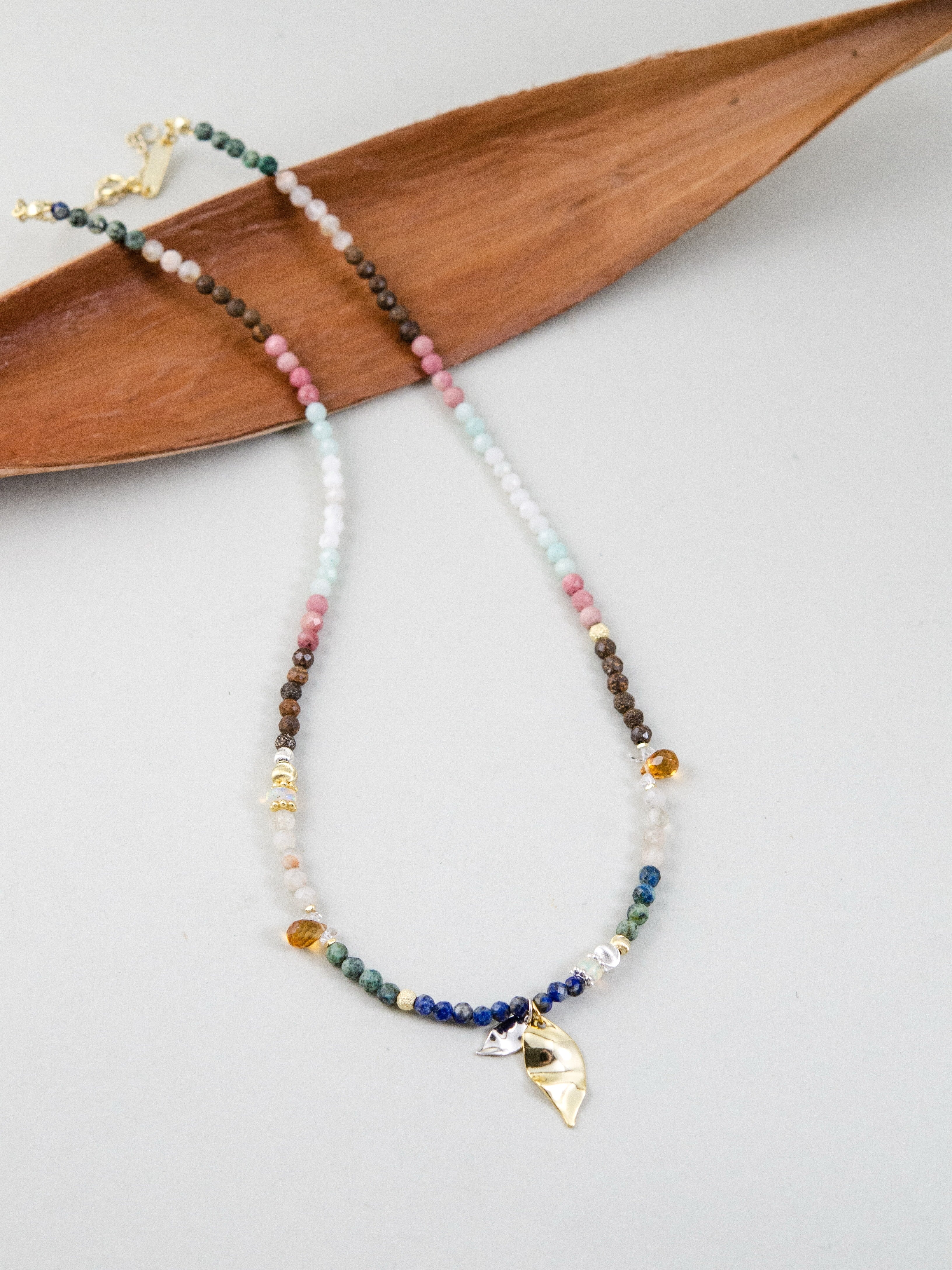 天然石ネックレス 木製トレイ スタイリング 秋色のパレット